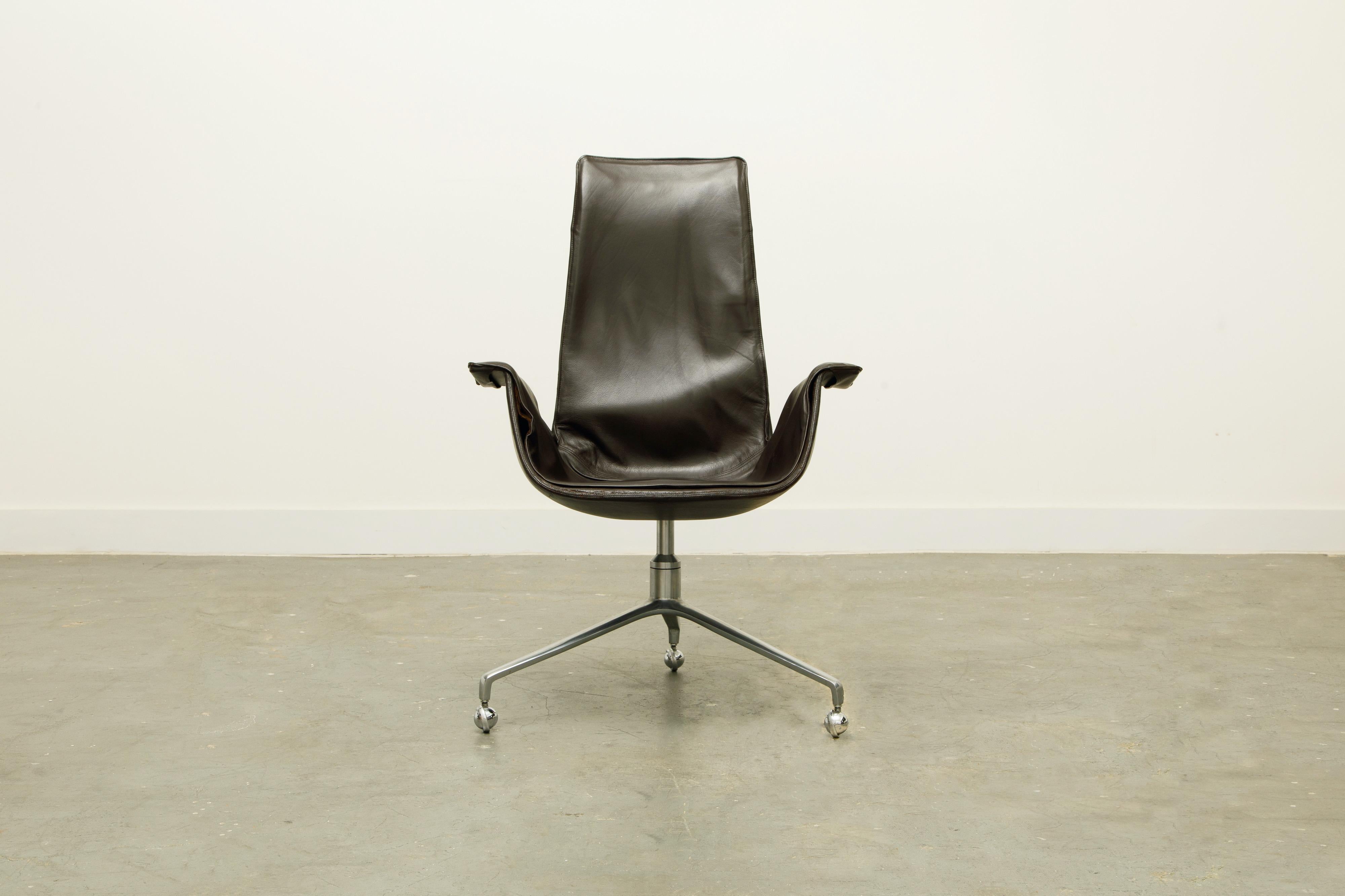 High back (executive) version of the Model FK 6725, leather 'Bird' chair, also commonly referred to as the 'Tulip' chair, designed by Preben Fabricius and Jørgen Kastholm, manufactured in Germany by Alfred Kill International during the 1960s.