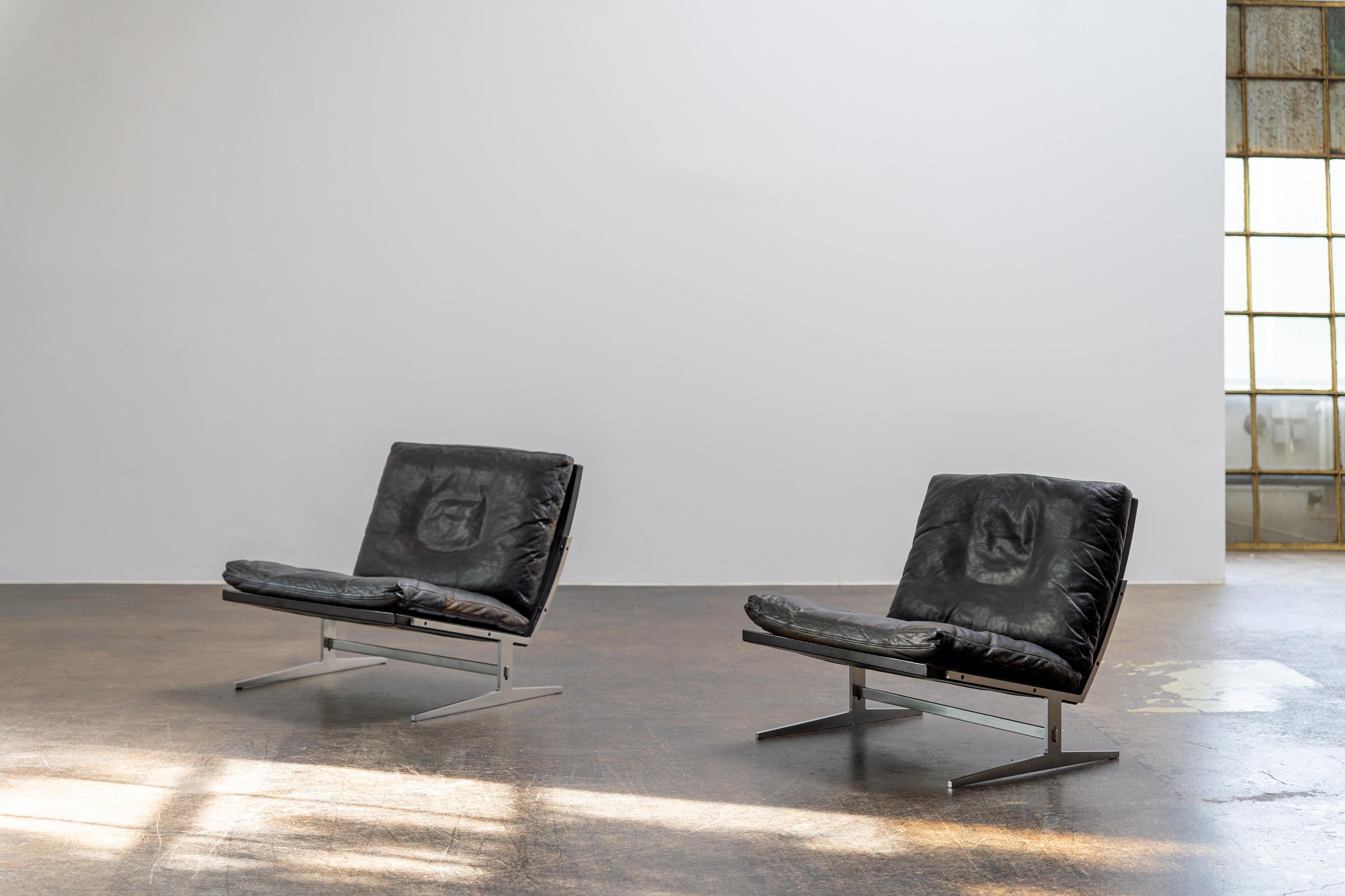 Preben Fabricius & Jørgen Kastholm - Lounge-Stühle
BoEX, Modell BO-561, 1963

Seltenes Paar Loungesessel, Modell BO-561, entworfen von Preben Fabricius und Jørgen Kastholm für BO-EX, Dänemark, in den 1960er Jahren.

Die nur zwischen 1960 und 1969
