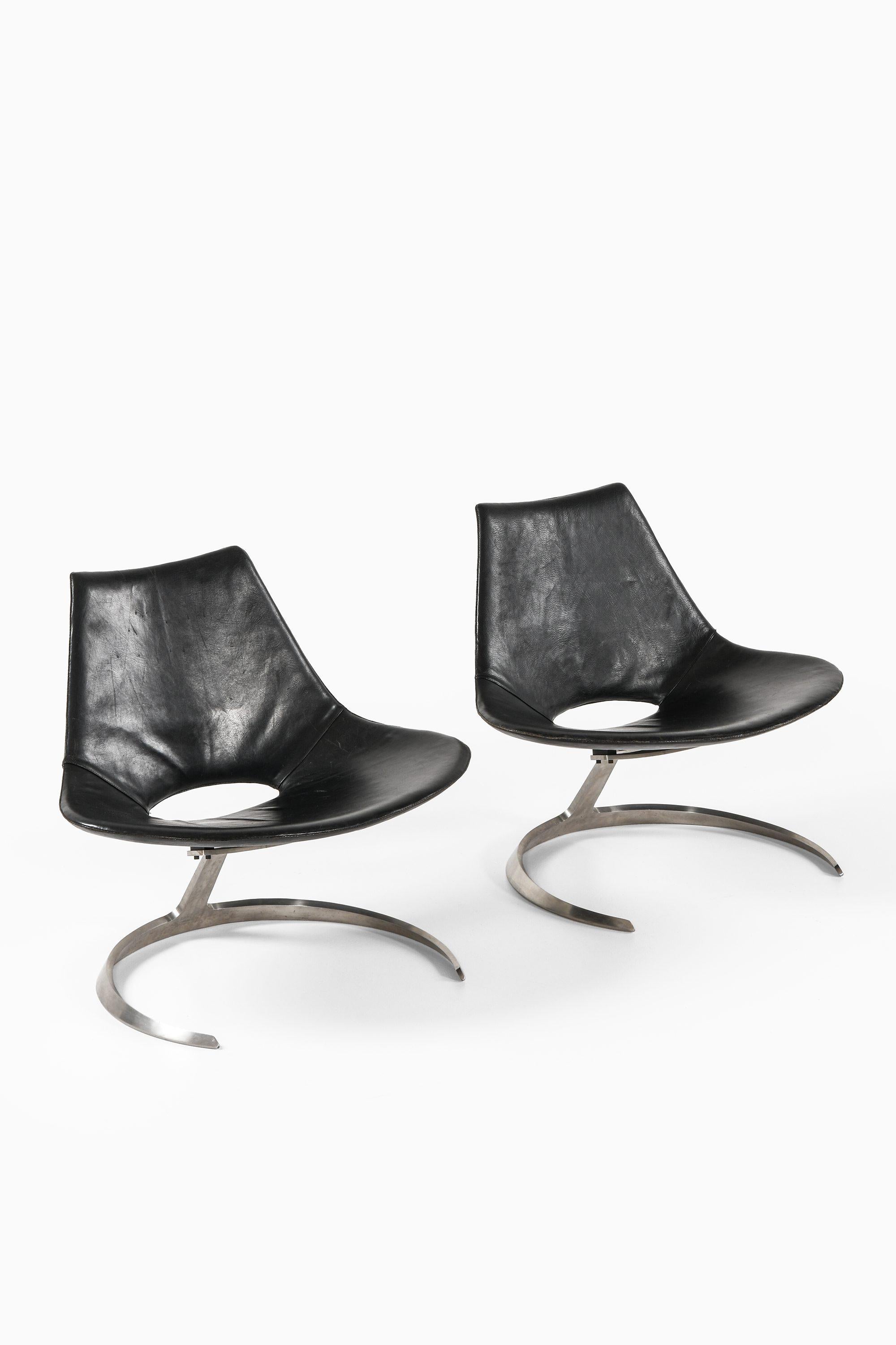 Pair of Easy Chairs in Original Black Leather with Steel Frame by Preben Fabricius and Jørgen Kastholm, 1962

Additional Information:
Material: Steel frame, original black leather
Style: Mid century, Scandinavian
Rare pair of easy chairs model