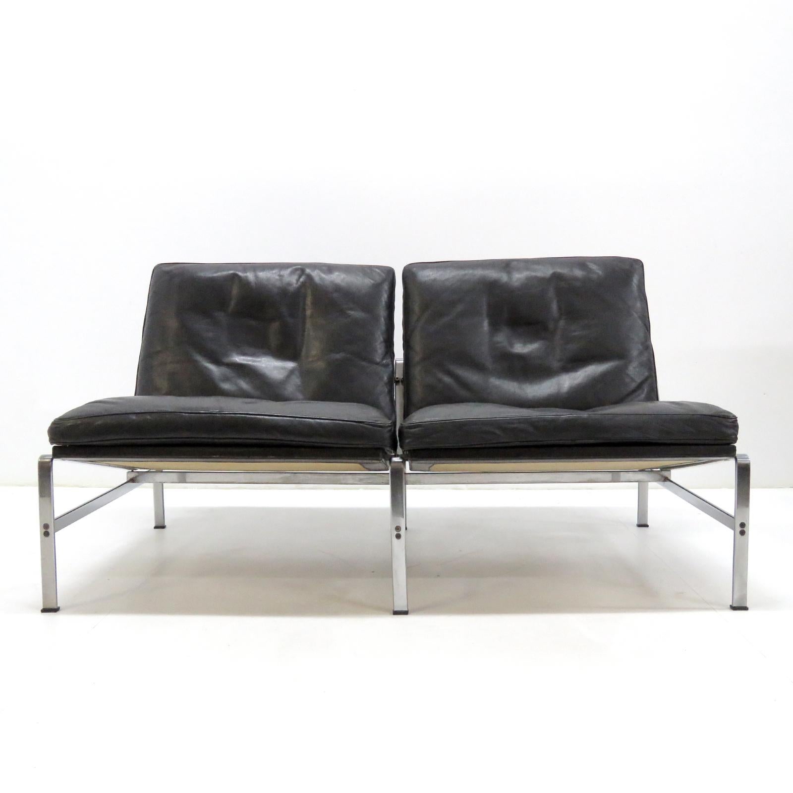 merveilleux Jørgen Kastholm & Preben Fabricius pour Kill International, canapé deux places modèle 'FK 6720', en cuir noir et acier d'origine, conçu en 1965.
