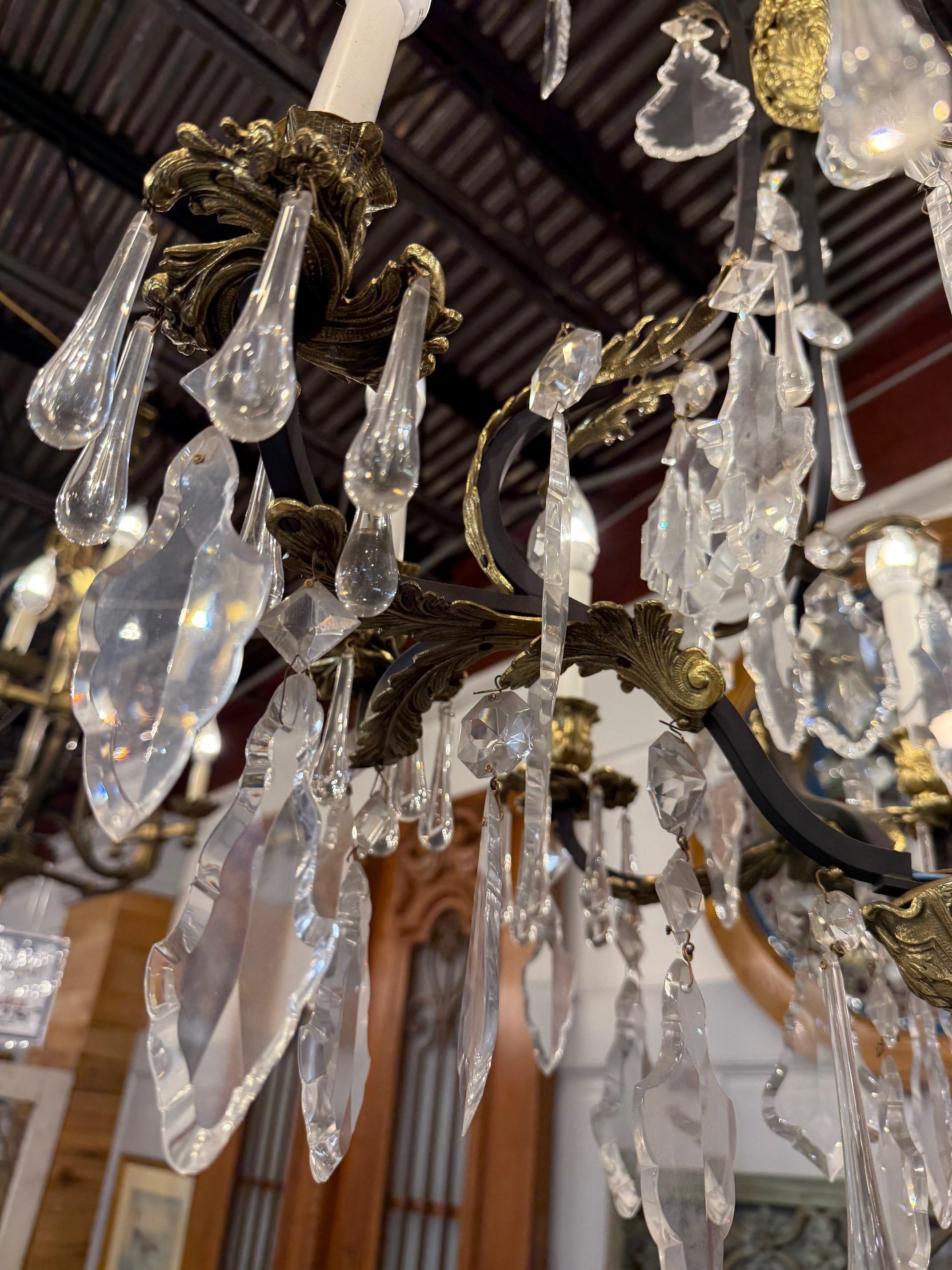 Preciosa Lighting Lampadario a 8 bracci in ottone e ferro con cristalli tagliati a mano di Boemia in vendita 1