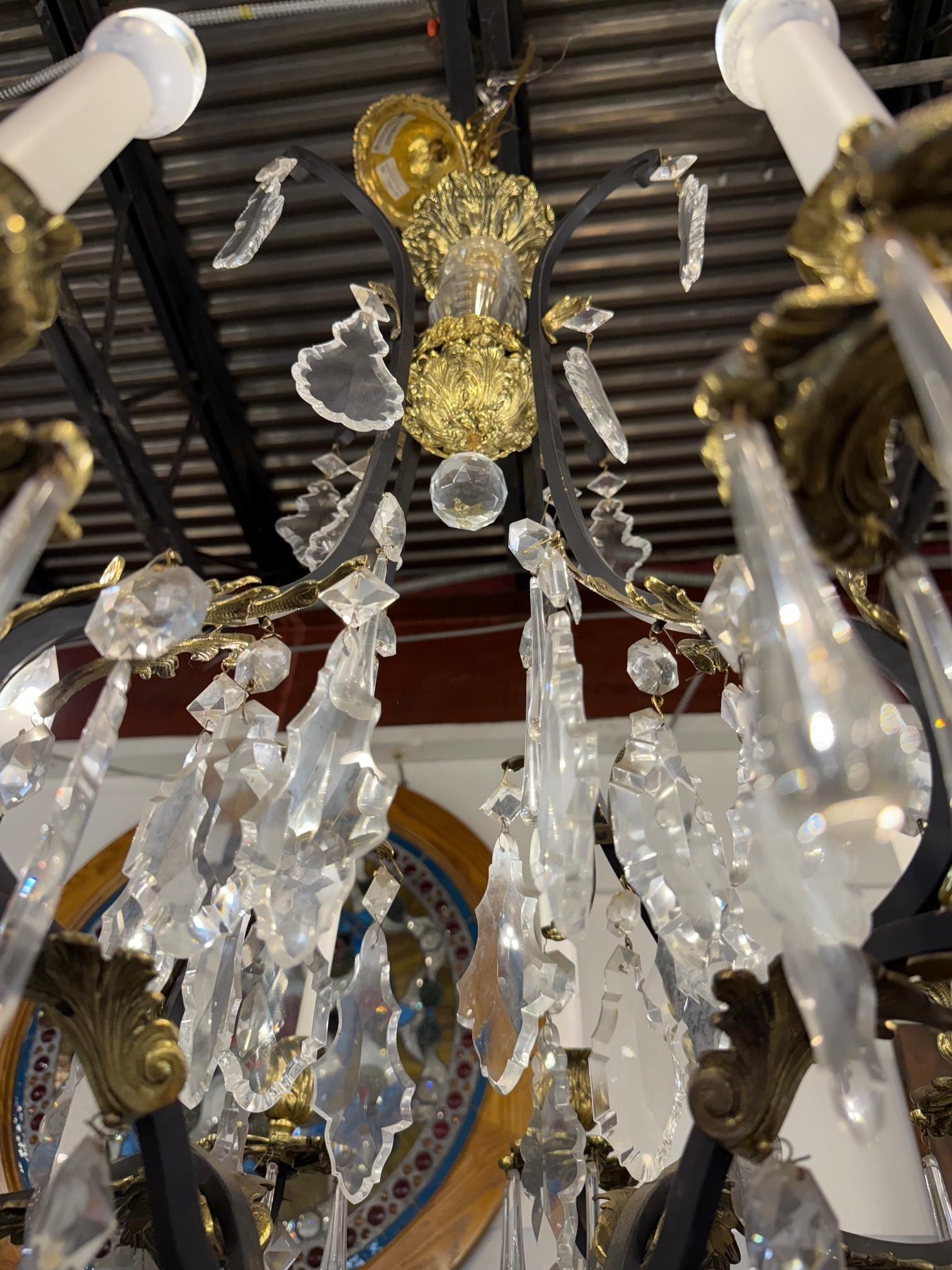 Preciosa Lighting Lampadario a 8 bracci in ottone e ferro con cristalli tagliati a mano di Boemia in vendita 2