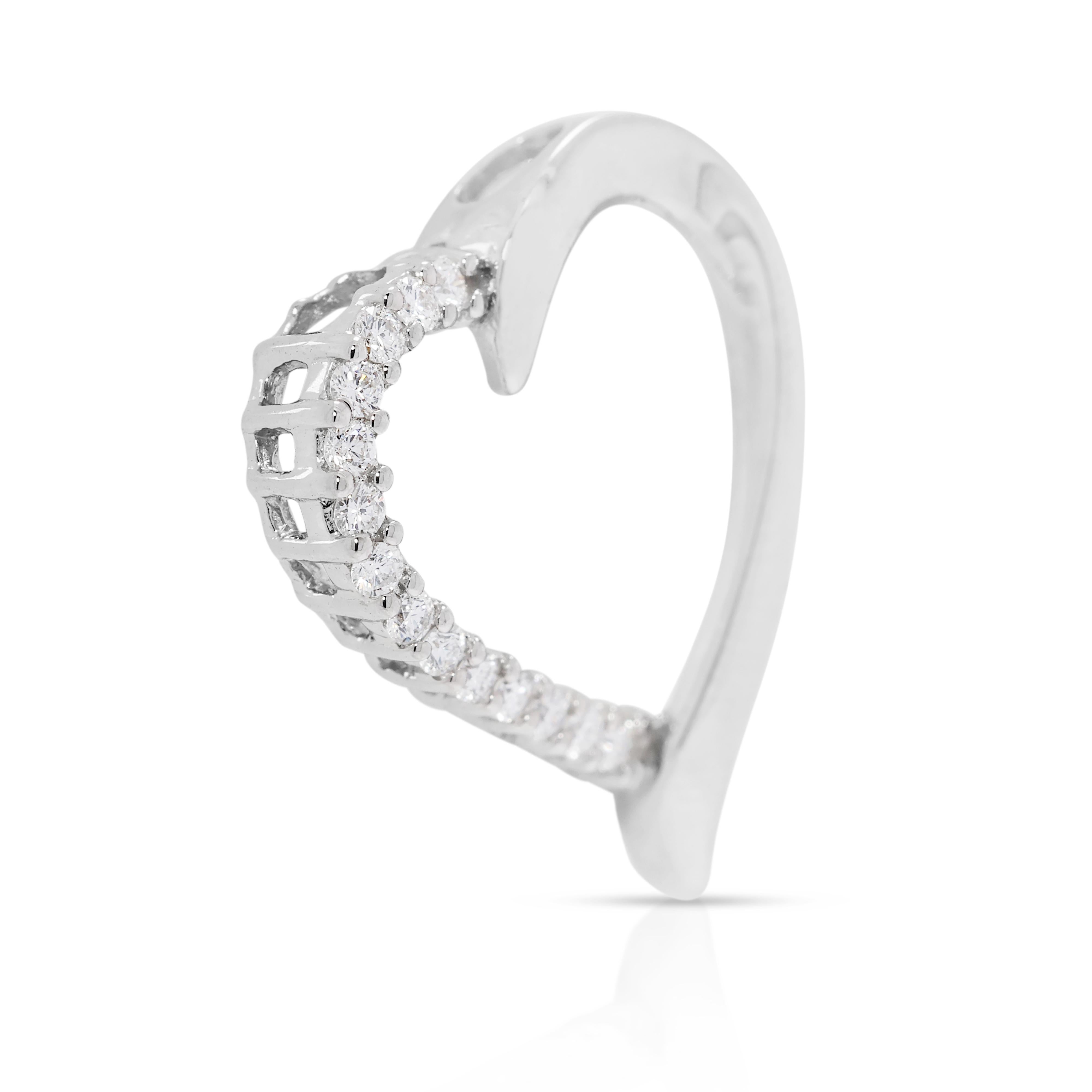 Pendentif en or blanc 18 carats avec cœur en diamant naturel de 0,28 carats Neuf - En vente à רמת גן, IL