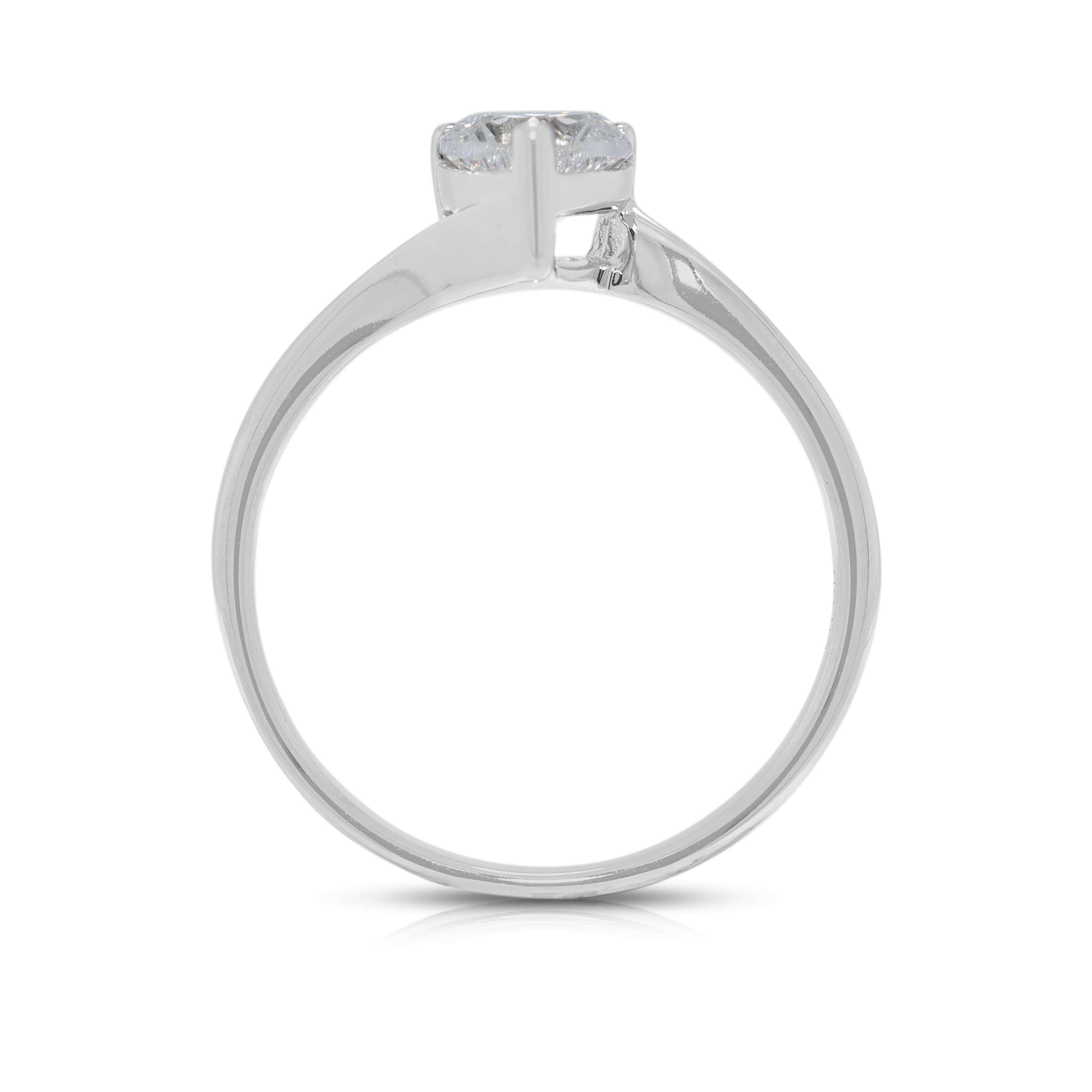 Precious 0.50ct Heart-Shaped Natural Diamond 18K White Gold Ring For Sale 2