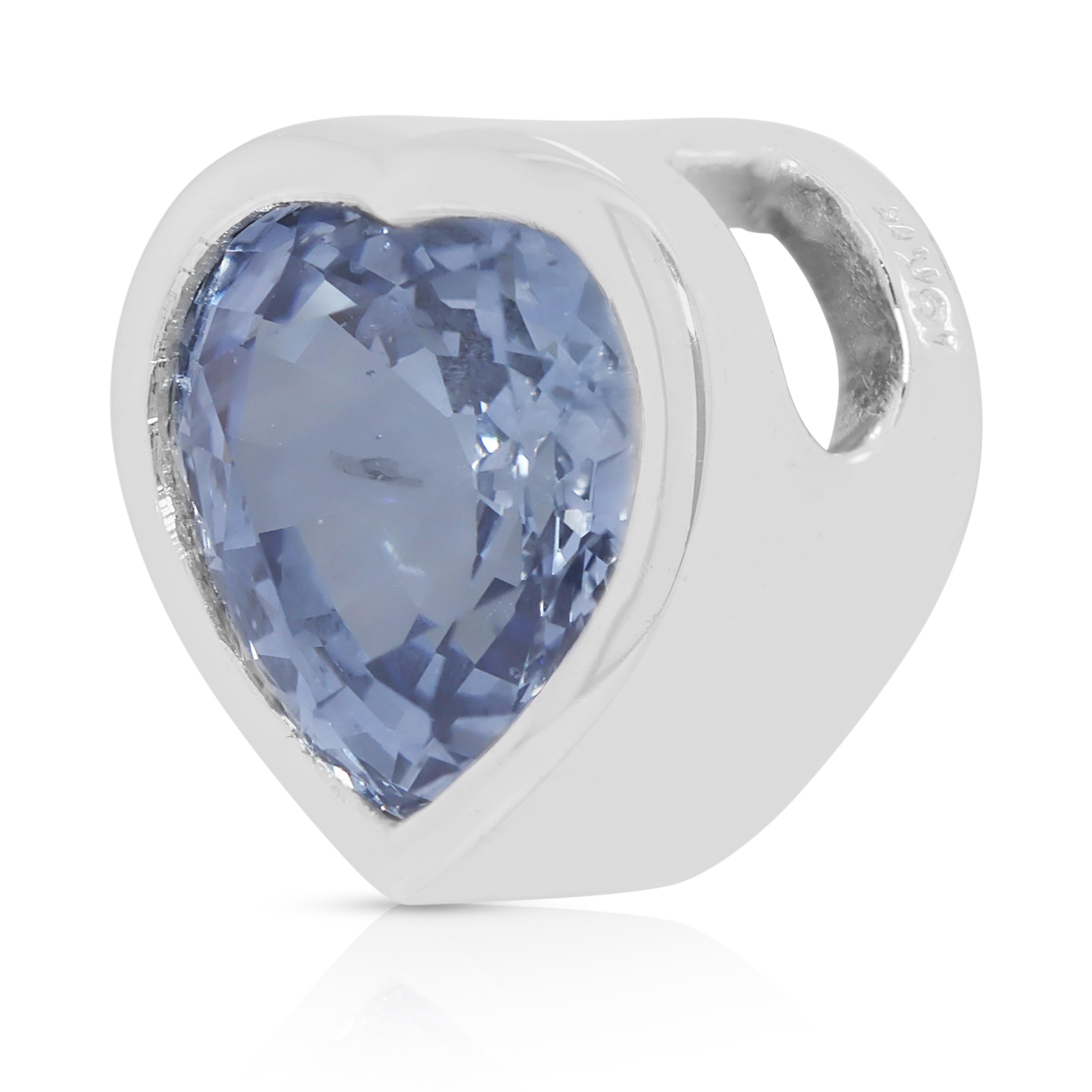 Precious 2.18ct Heart-Shaped Sapphire Pendant in 18K White Gold In Excellent Condition For Sale In רמת גן, IL
