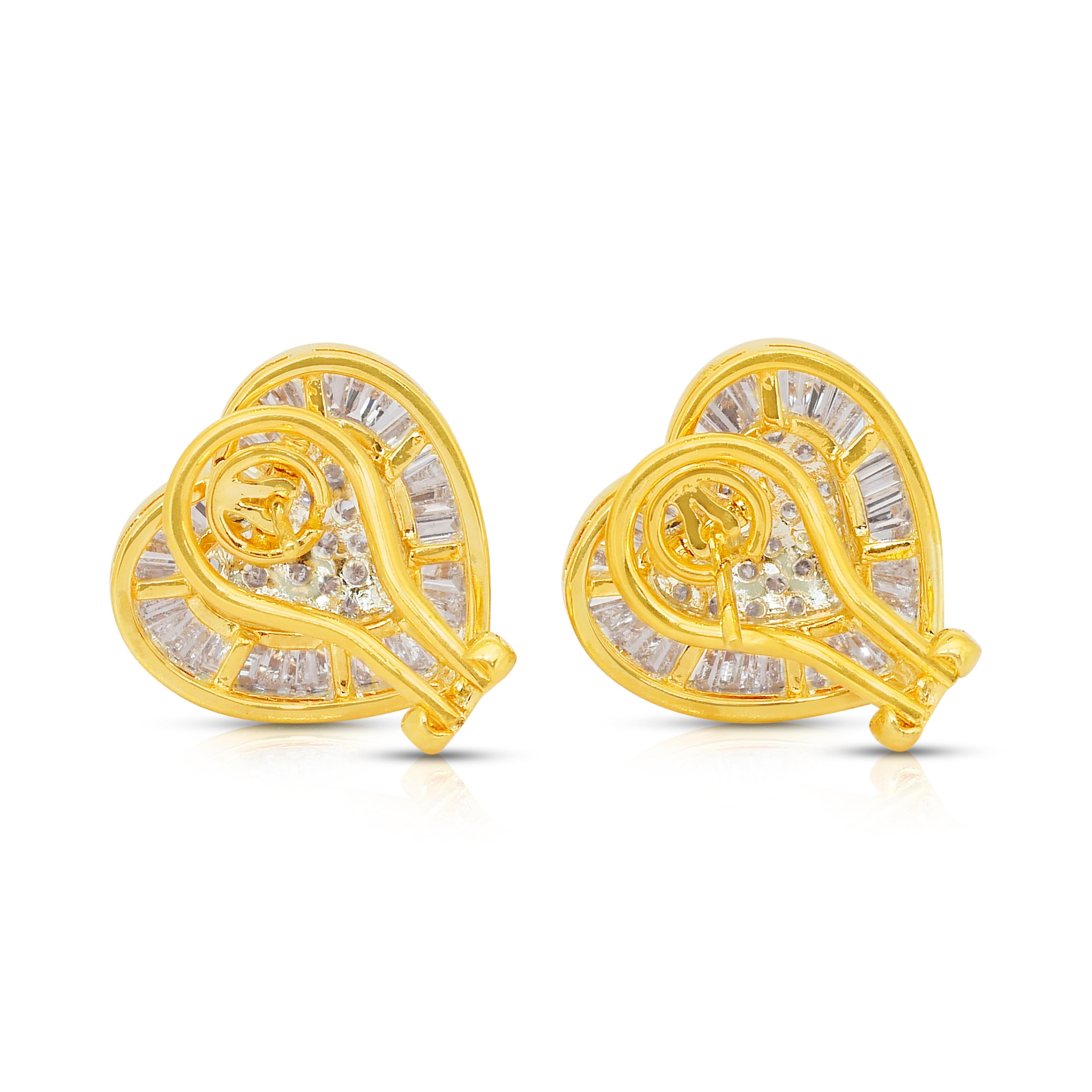 Boucles d'oreilles en forme de cœur en or jaune et blanc 18 carats - IGI en vente 2