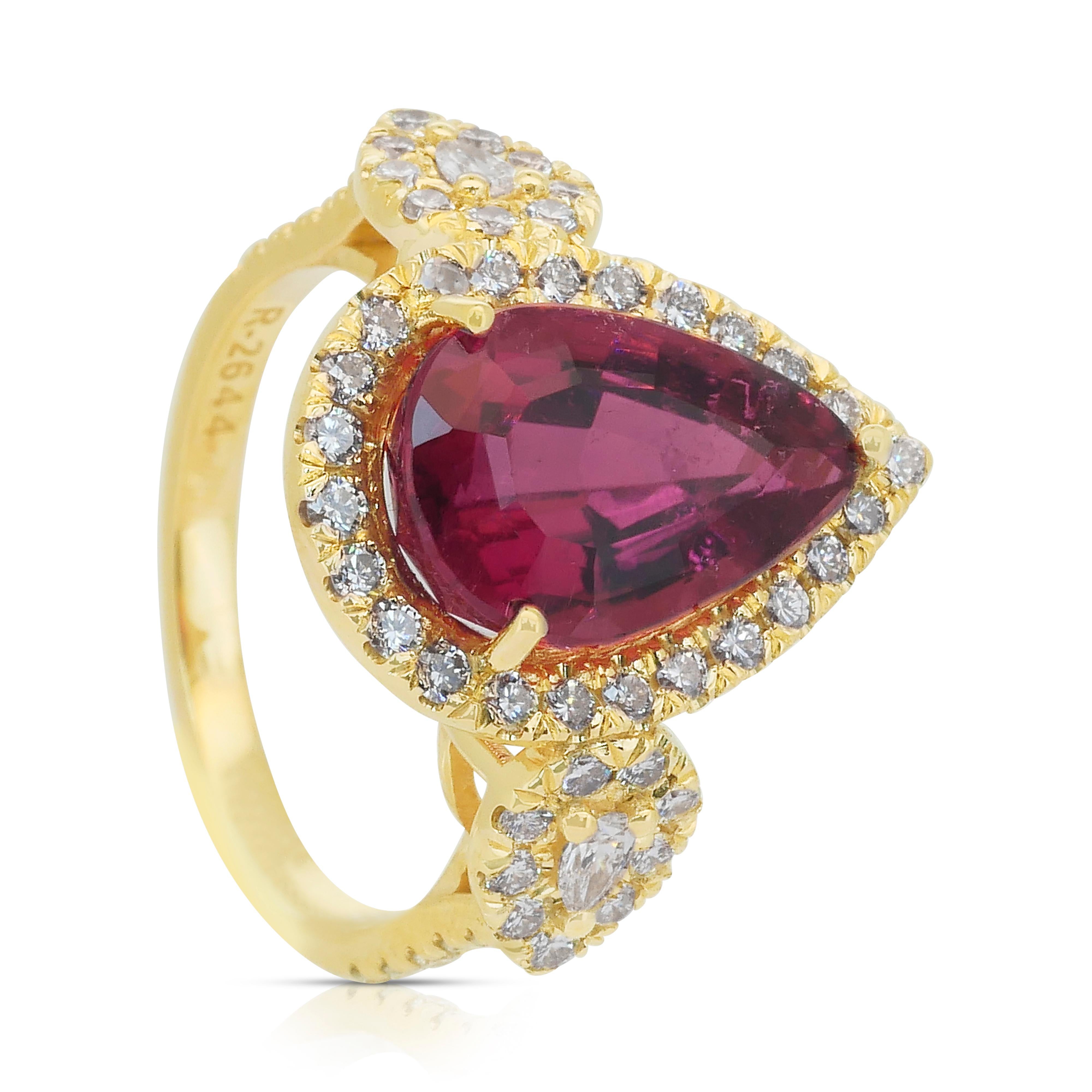 Bague cocktail précieuse en or jaune 18 carats, rubellite 5,93 carats et diamants - GIA en vente 2