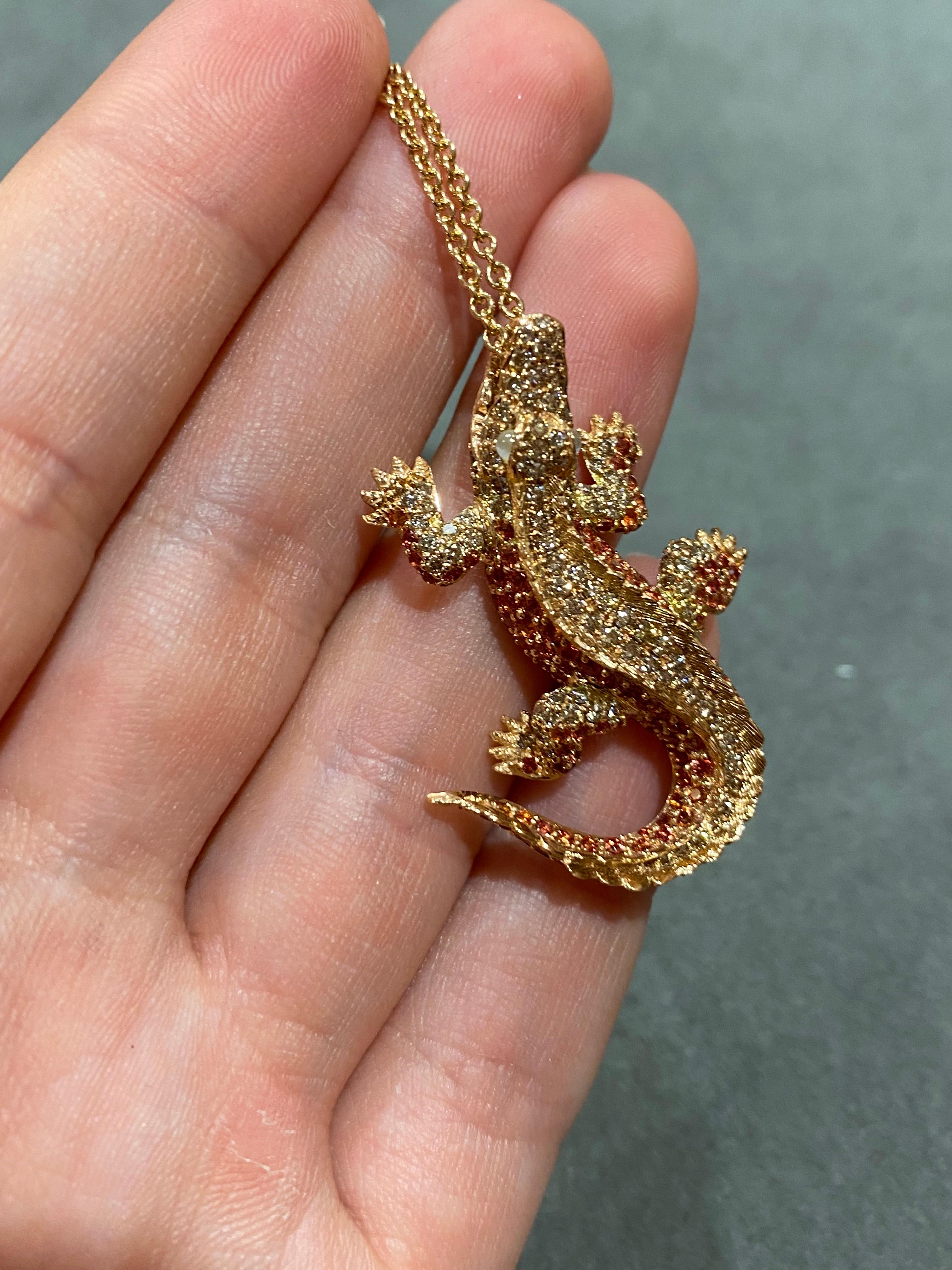 Collier en or jaune 18K 

Forte de l'héritage des anciennes traditions de la haute joaillerie suisse, NATKINA est une marque de bijoux basée à Genève qui crée des chefs-d'œuvre de joaillerie moderne adaptés à la vie quotidienne.
C'est un honneur