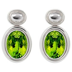 Precious Basics Earrings in 18 Carat White Gold, 2 Peridots of 13.55 Carat