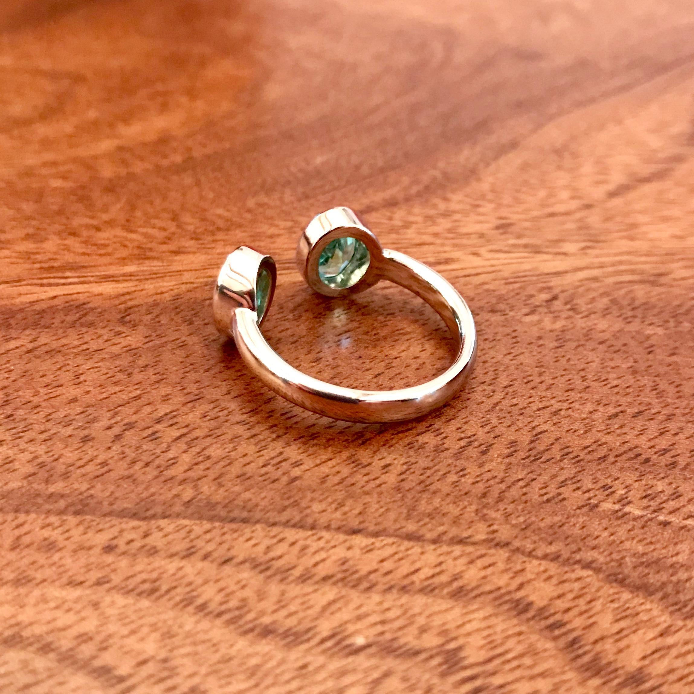 Precious Basics Ring, 18 Karat Weißgold, 2 afrikanische Paraiba-Turmalin 1,86 Karat (Ovalschliff) im Angebot