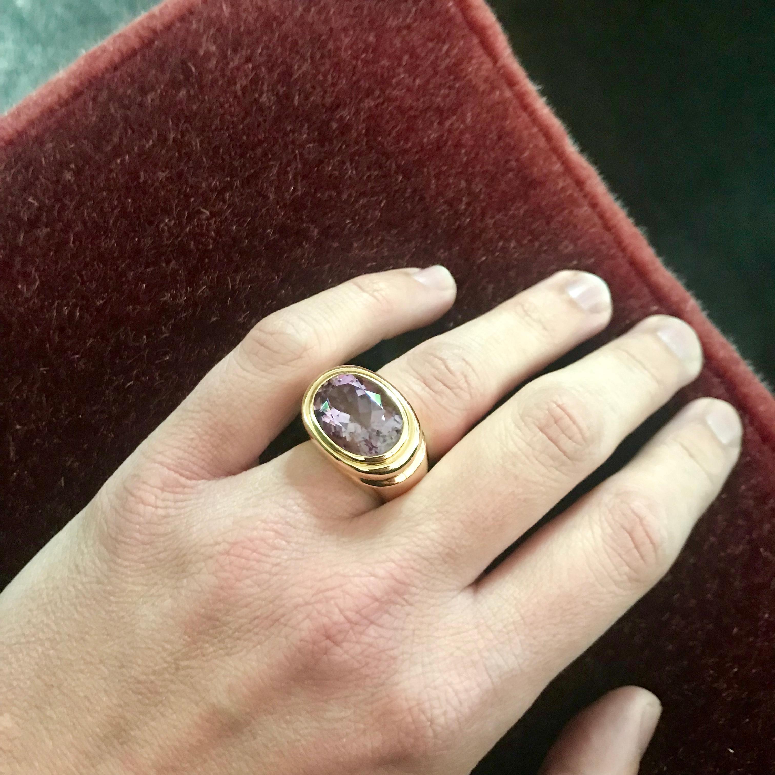 Precious Basics Ring in 18 Carat Rose Gold set with 1 Amethyst of 12.24 ct

Size 55 (7.2/7 US)
