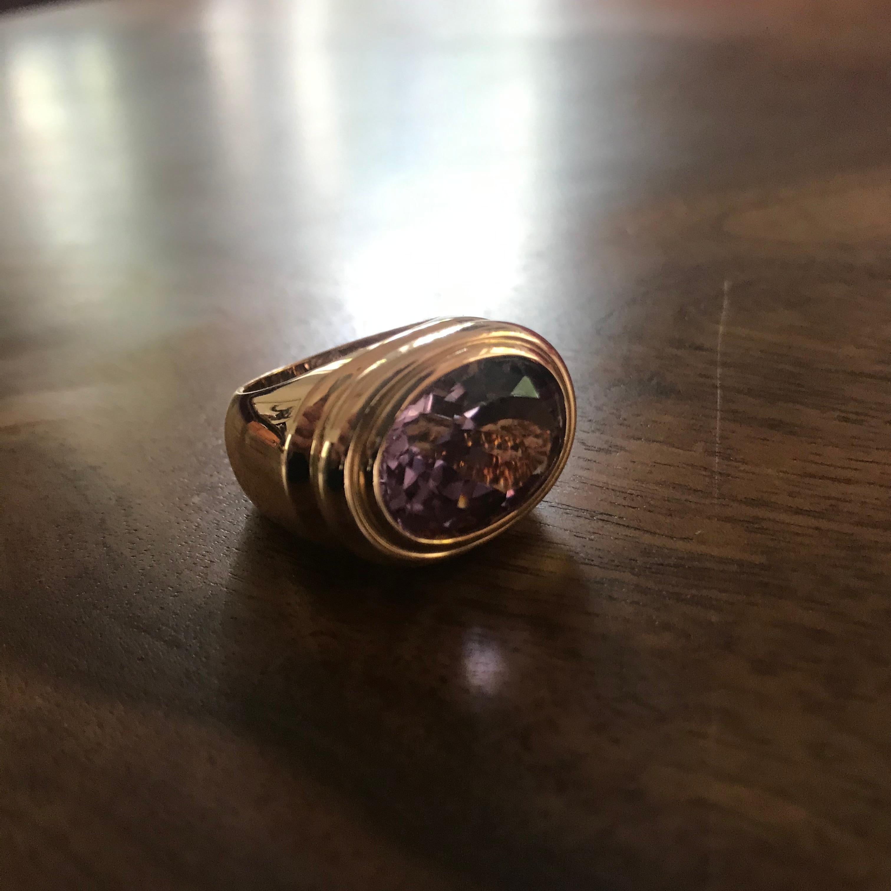Contemporary Precious Basics Ring in 18 Carat Rose Gold Set with 1 Amethyst of 12.24 Carat For Sale