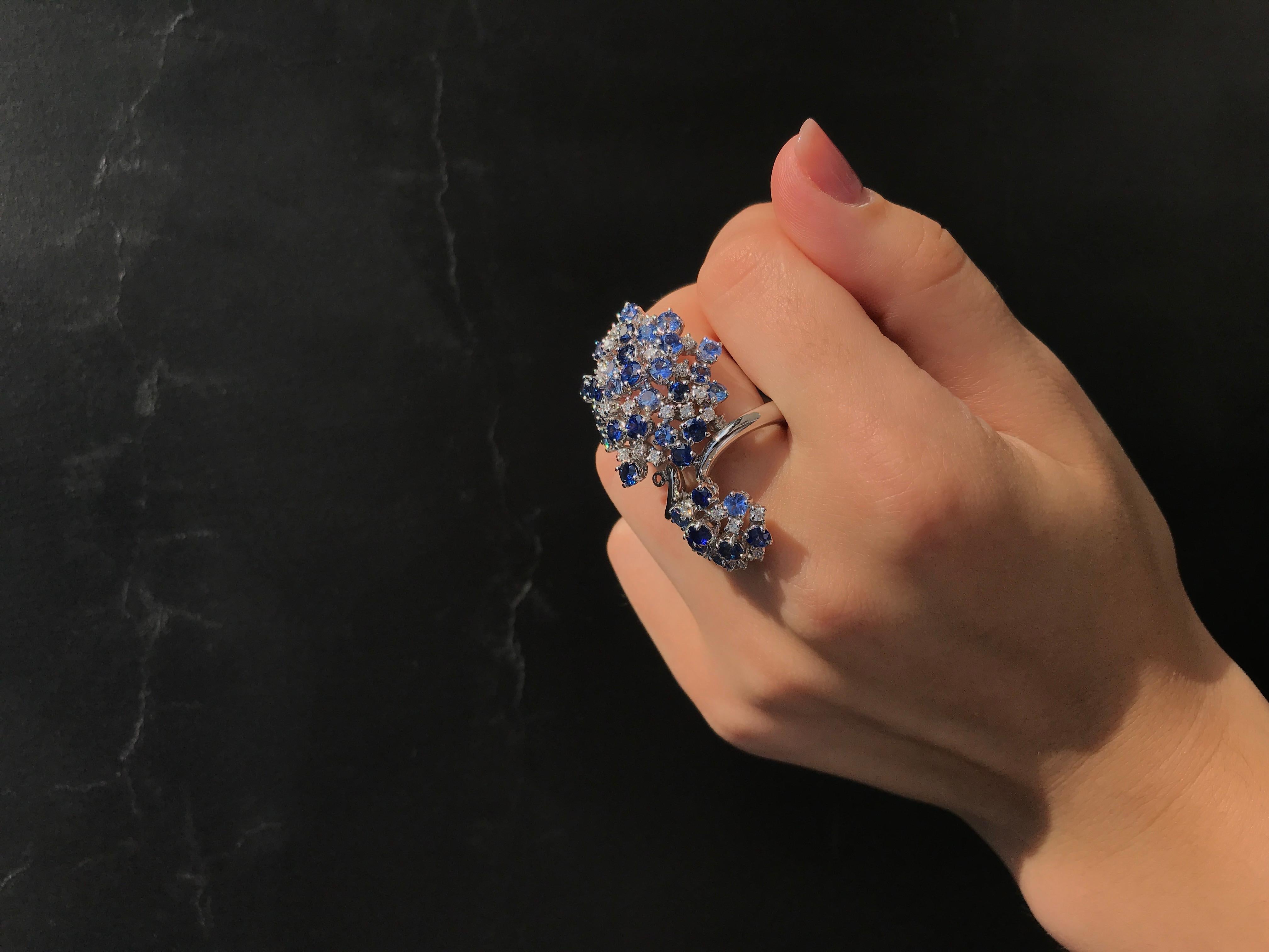 De las mujeres Precioso Anillo de Oro de 18 Kilates Azul, Zafiro Púrpura, Diamante Blanco y Flor en venta