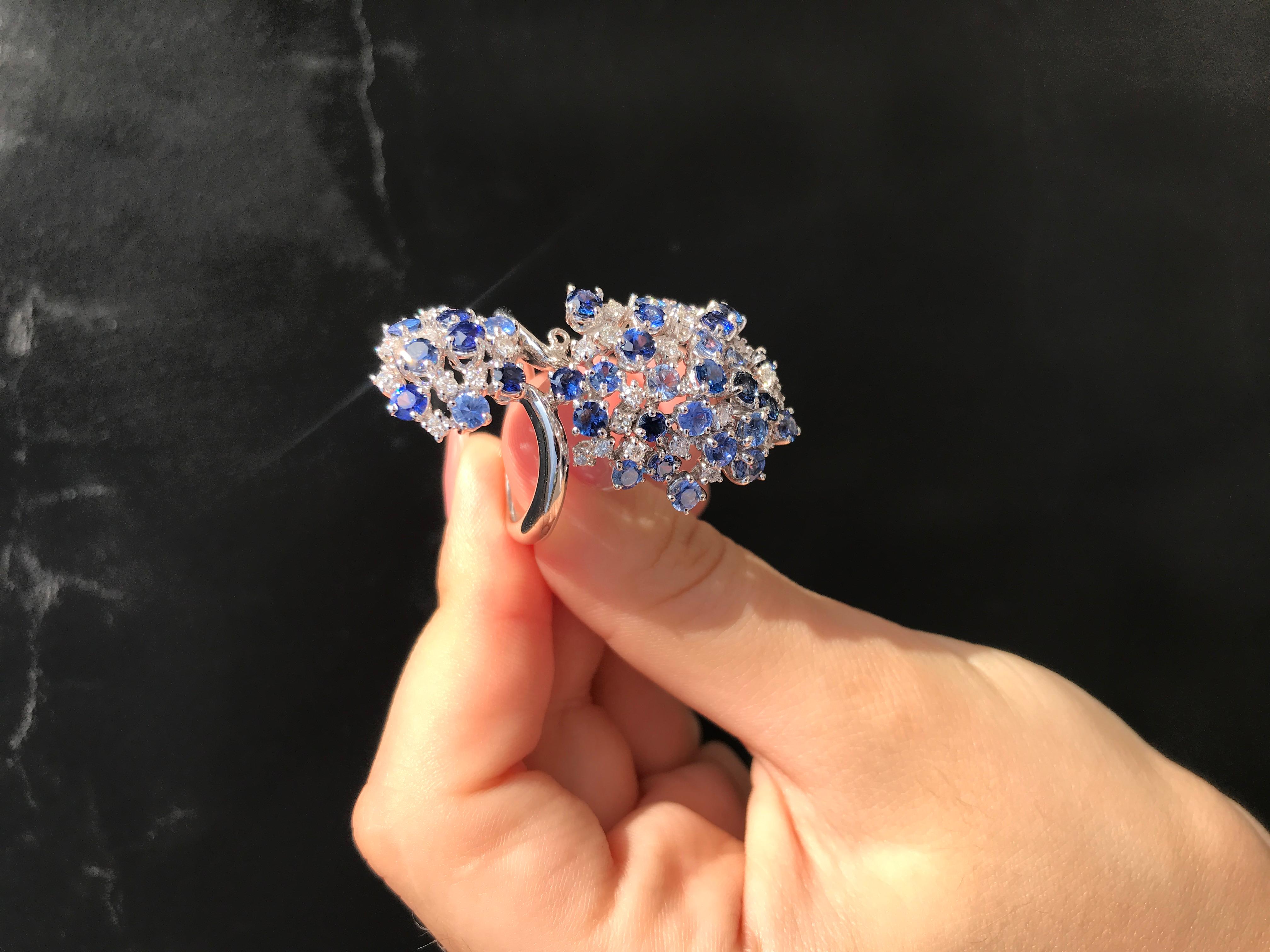Precioso Anillo de Oro de 18 Kilates Azul, Zafiro Púrpura, Diamante Blanco y Flor en venta 1