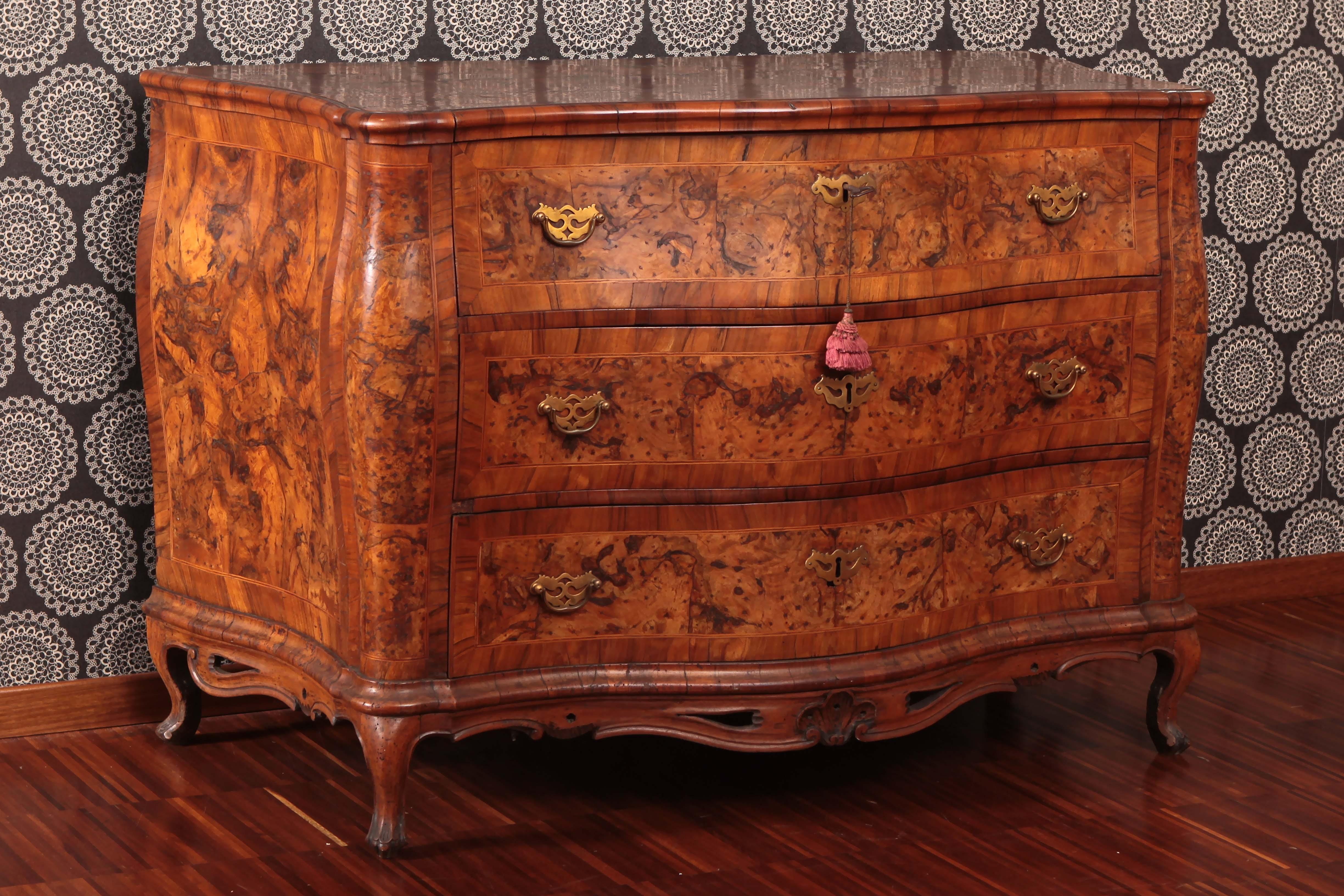 Precious Chest of Drawers in Olive Briar Italian, 18th Century, 1700 For Sale 1