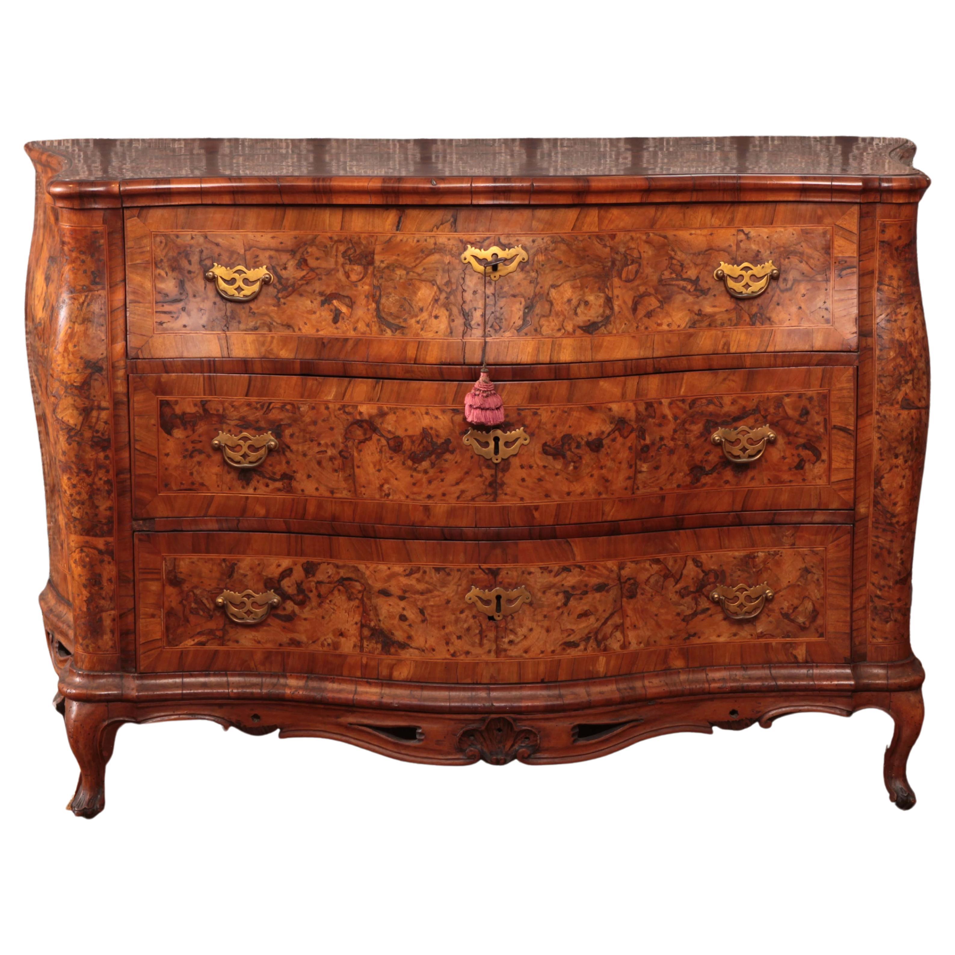 Precious Chest of Drawers in Olive Briar Italian, 18th Century, 1700 For Sale