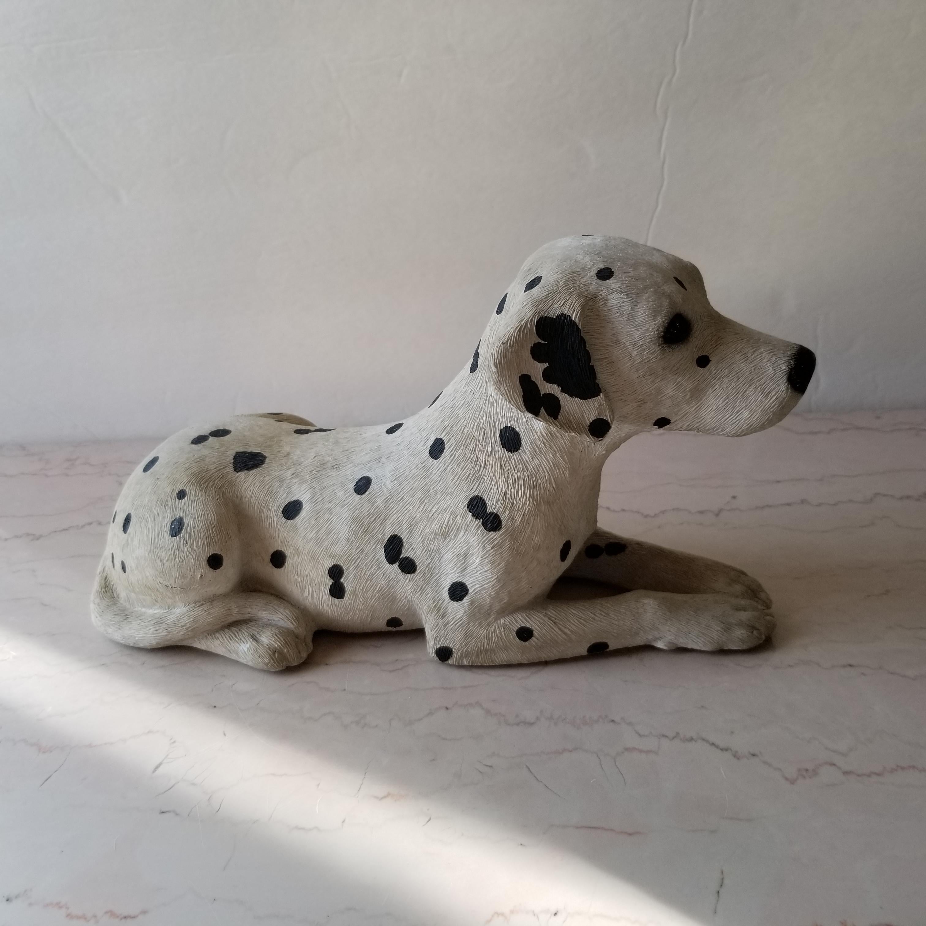 For your pleasure:
So beautiful, Lifelike Dalmation Dog table sculpture. Hand cast in clay-like material and hand painted.
Vintage piece 1986. Signed by artist Sandra Brue for Sandicast San Diego CA. See stamp.
Measures approximately: 10.5L x 5 W