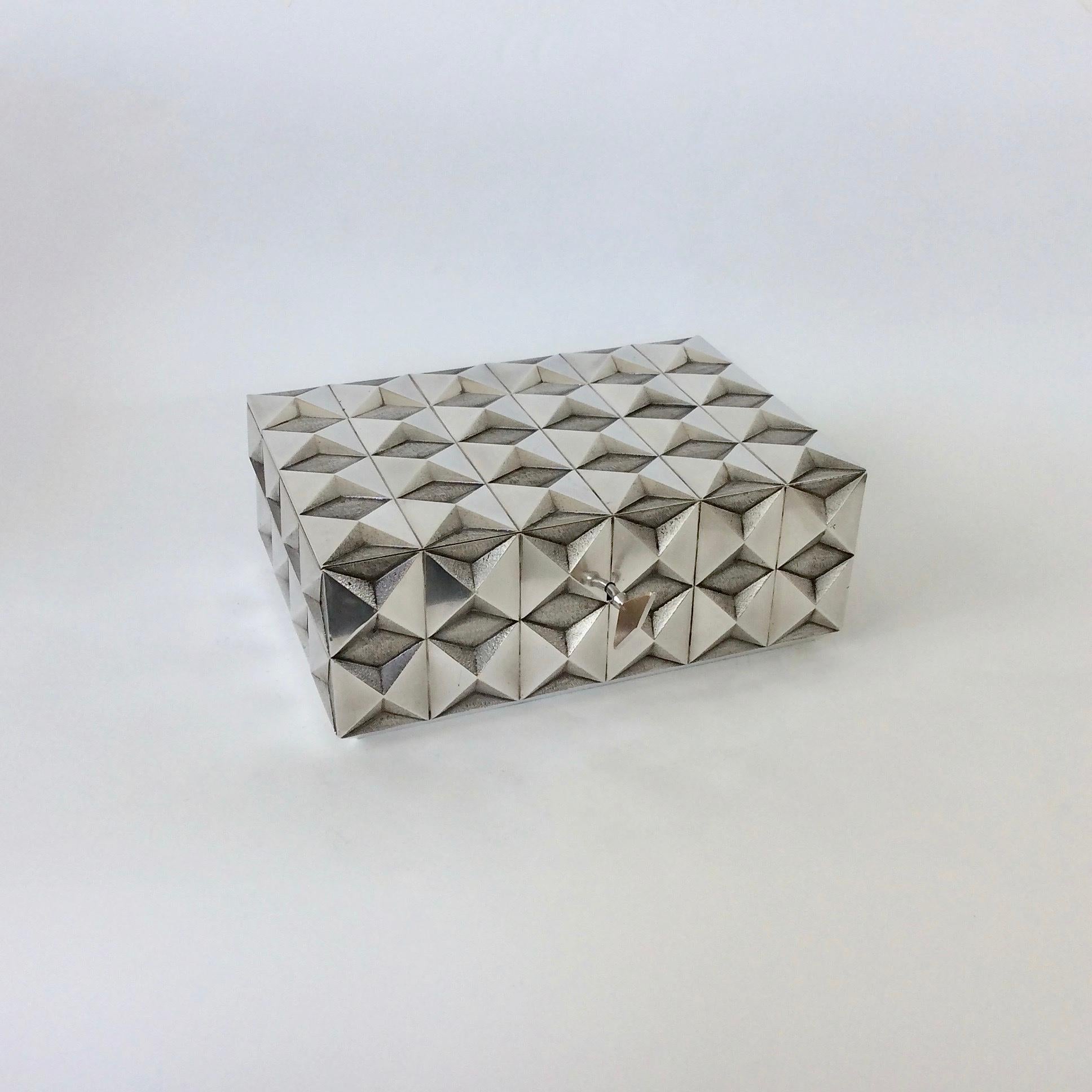 Caja de metal plateado con punta de diamante, Única D. 1970, Francia en venta 7