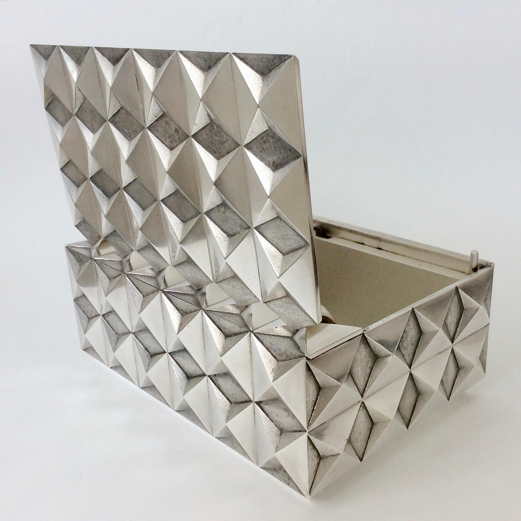 Caja de metal plateado con punta de diamante, Única D. 1970, Francia Metal en venta
