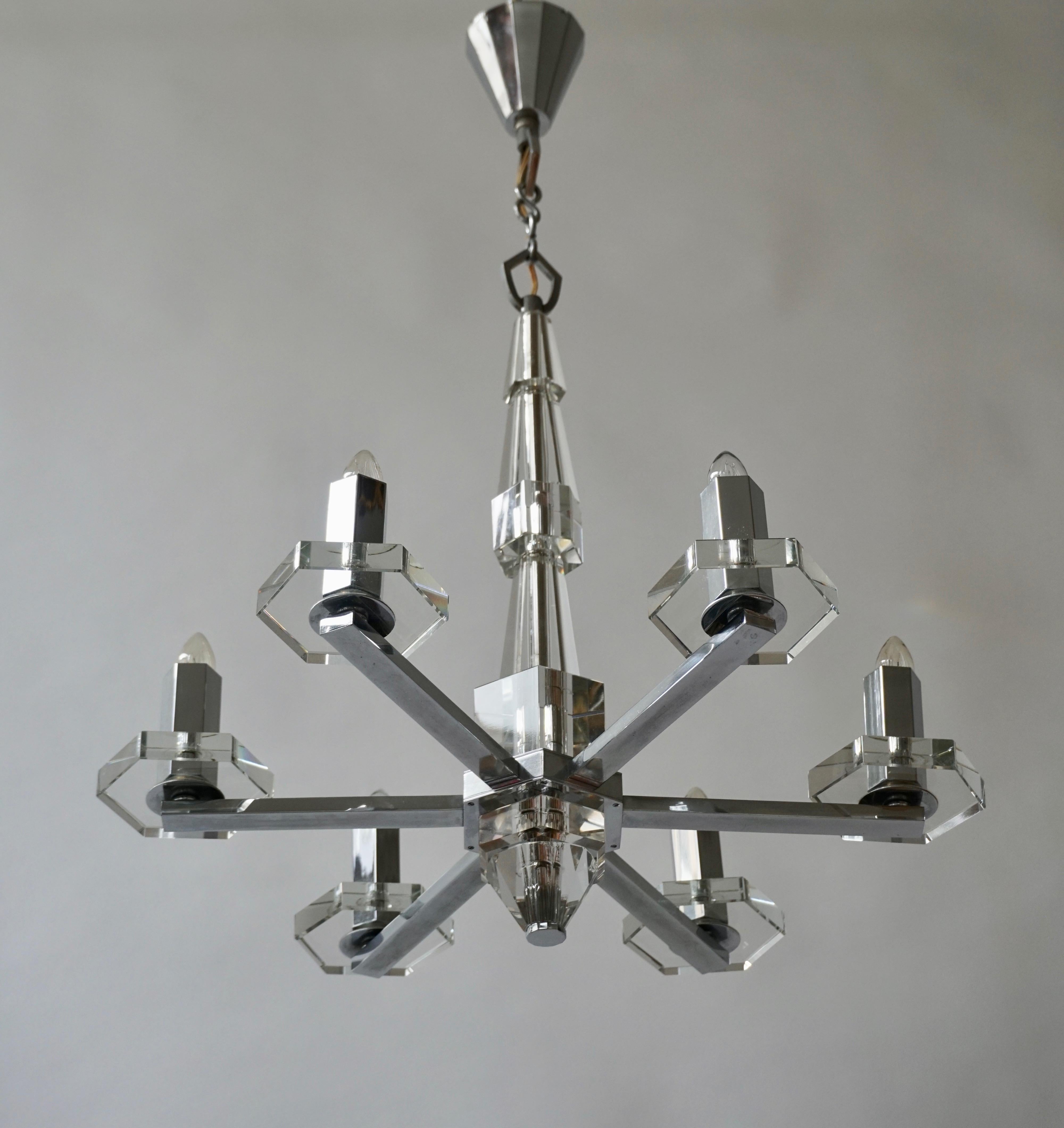 Precious Faceted Crystal Glass Art Deco Chandelier In Good Condition For Sale In Antwerp, BE
