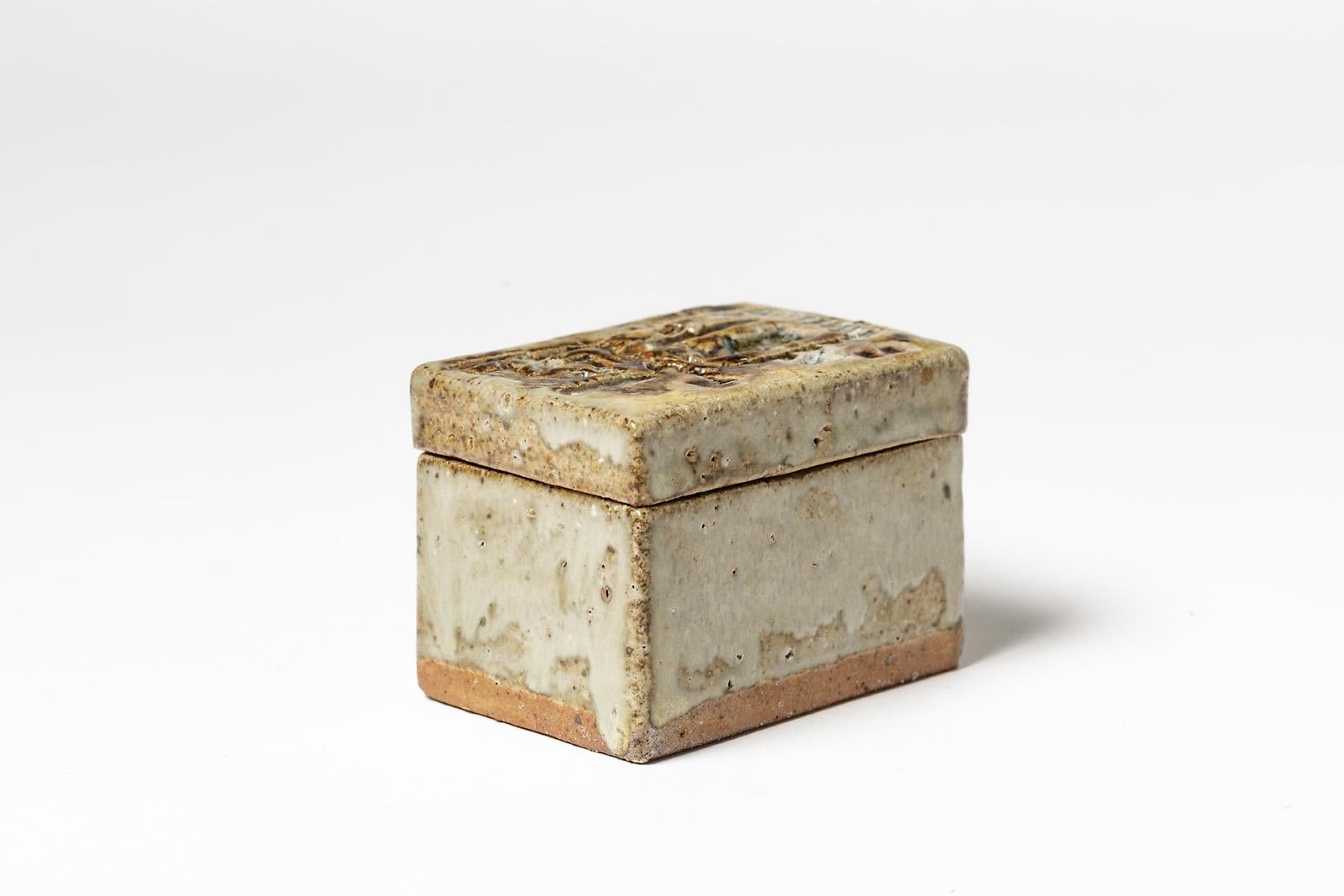 Annie Maume

French precious stoneware ceramic box with architectural design.

Signed under the base, MAUME SANCERRE.

French, 1970s ceramic.

Dimensions : 6 x 8.5 x 5.5cm.
