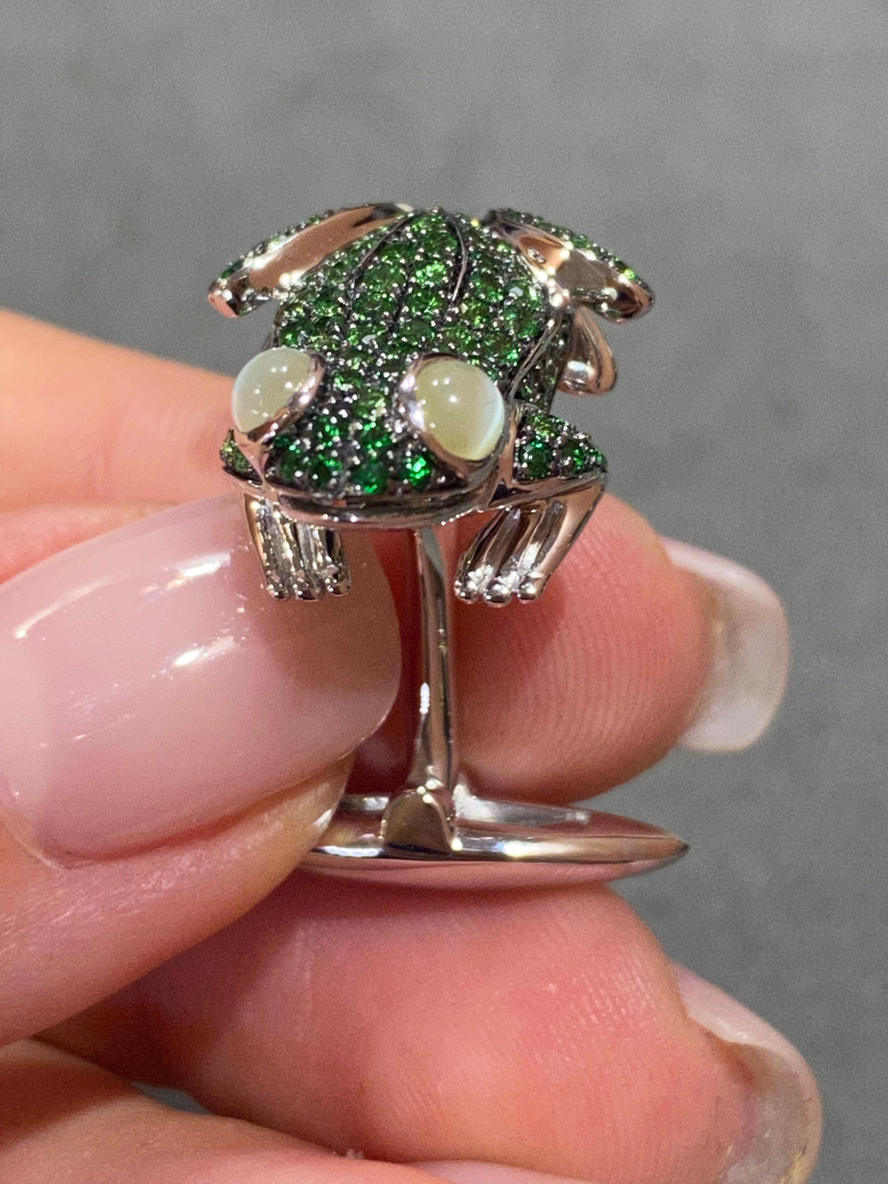 Modern Precious Frog Tsavorite 18K Gold Lever-Back Earrings for Her For Sale