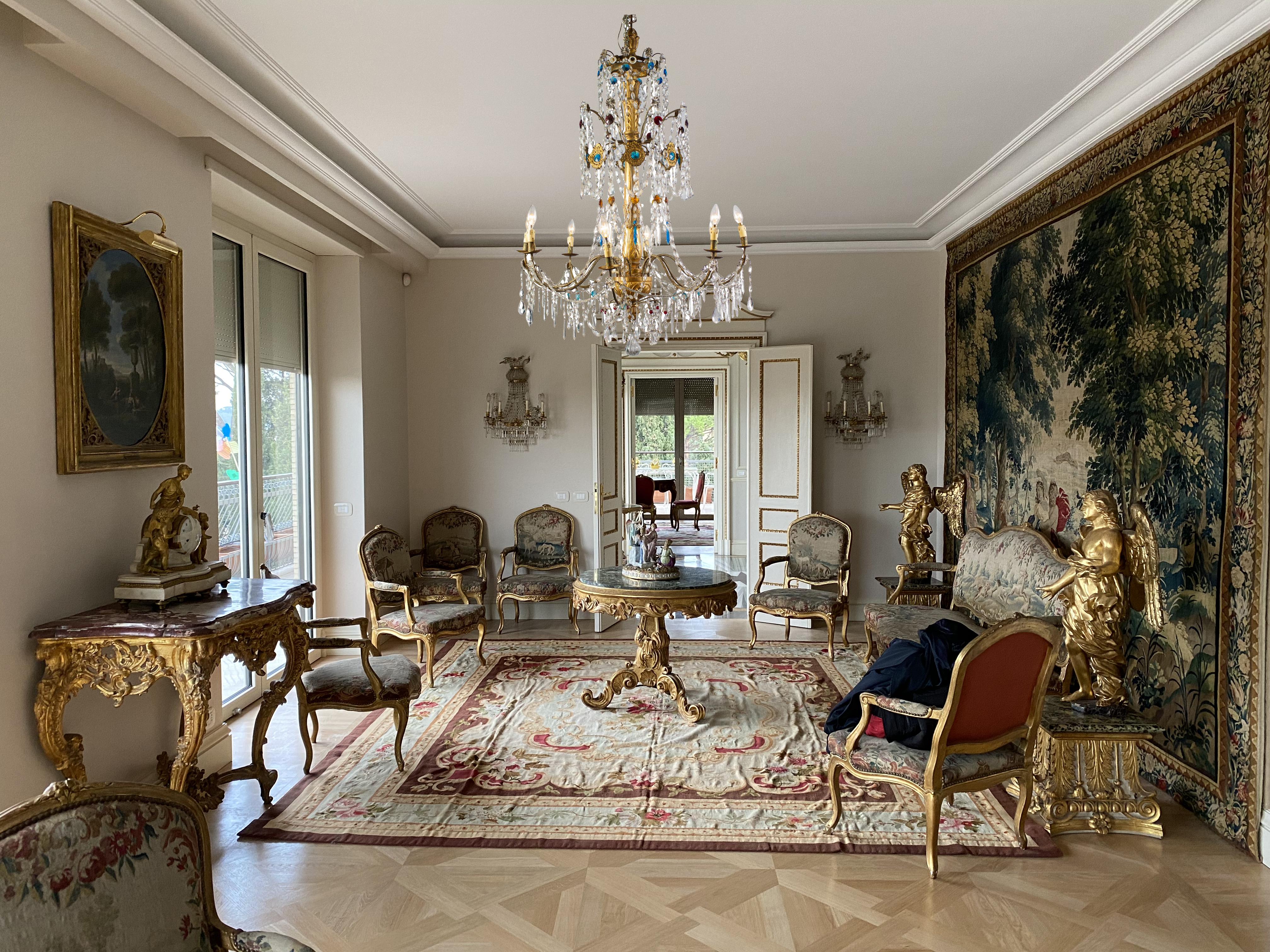 Preciosa araña italiana de madera dorada y cristal del siglo XVIII Génova 1760 Luis XVI en venta