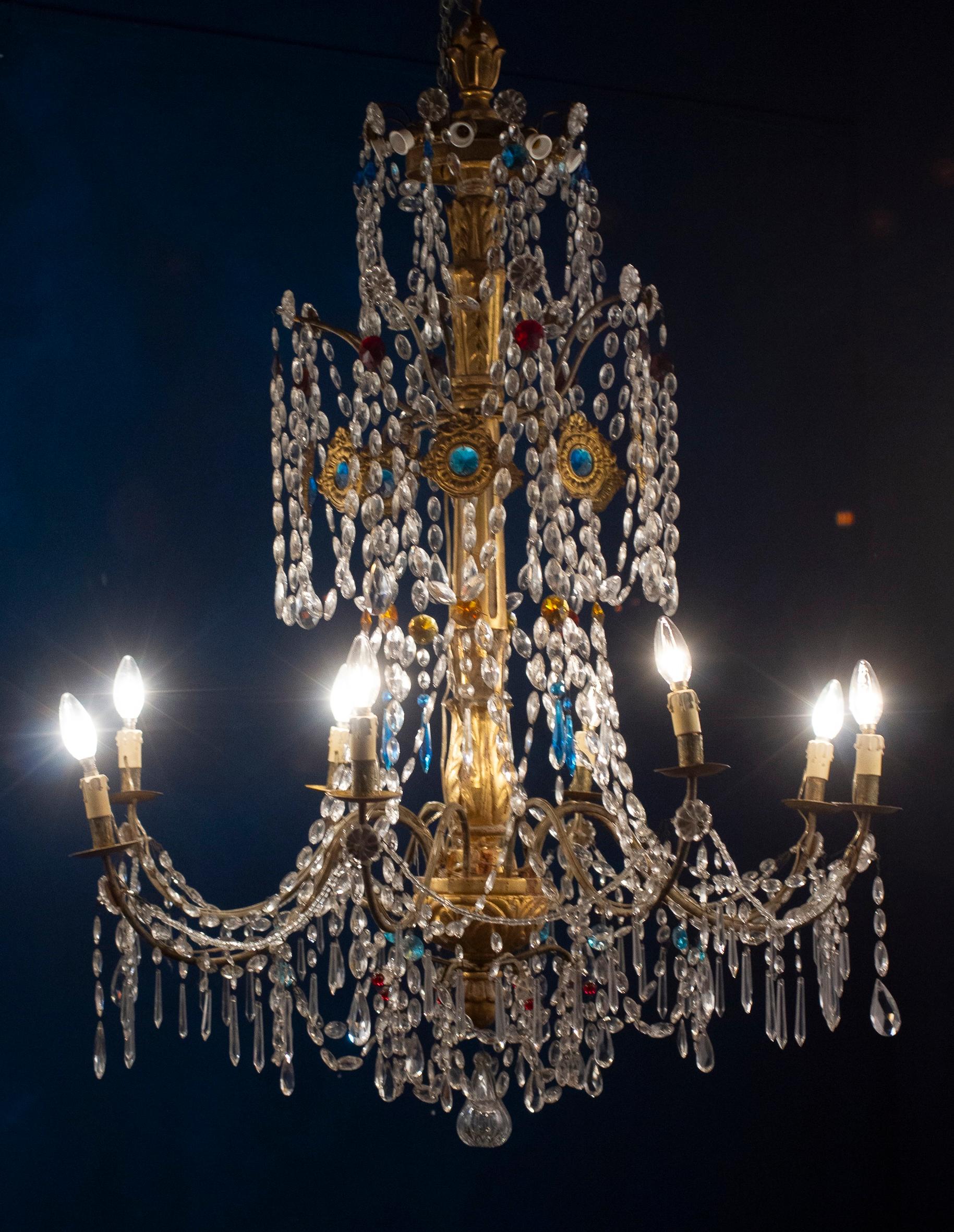 Preciosa araña italiana de madera dorada y cristal del siglo XVIII Génova 1760 siglo XVIII y antes en venta