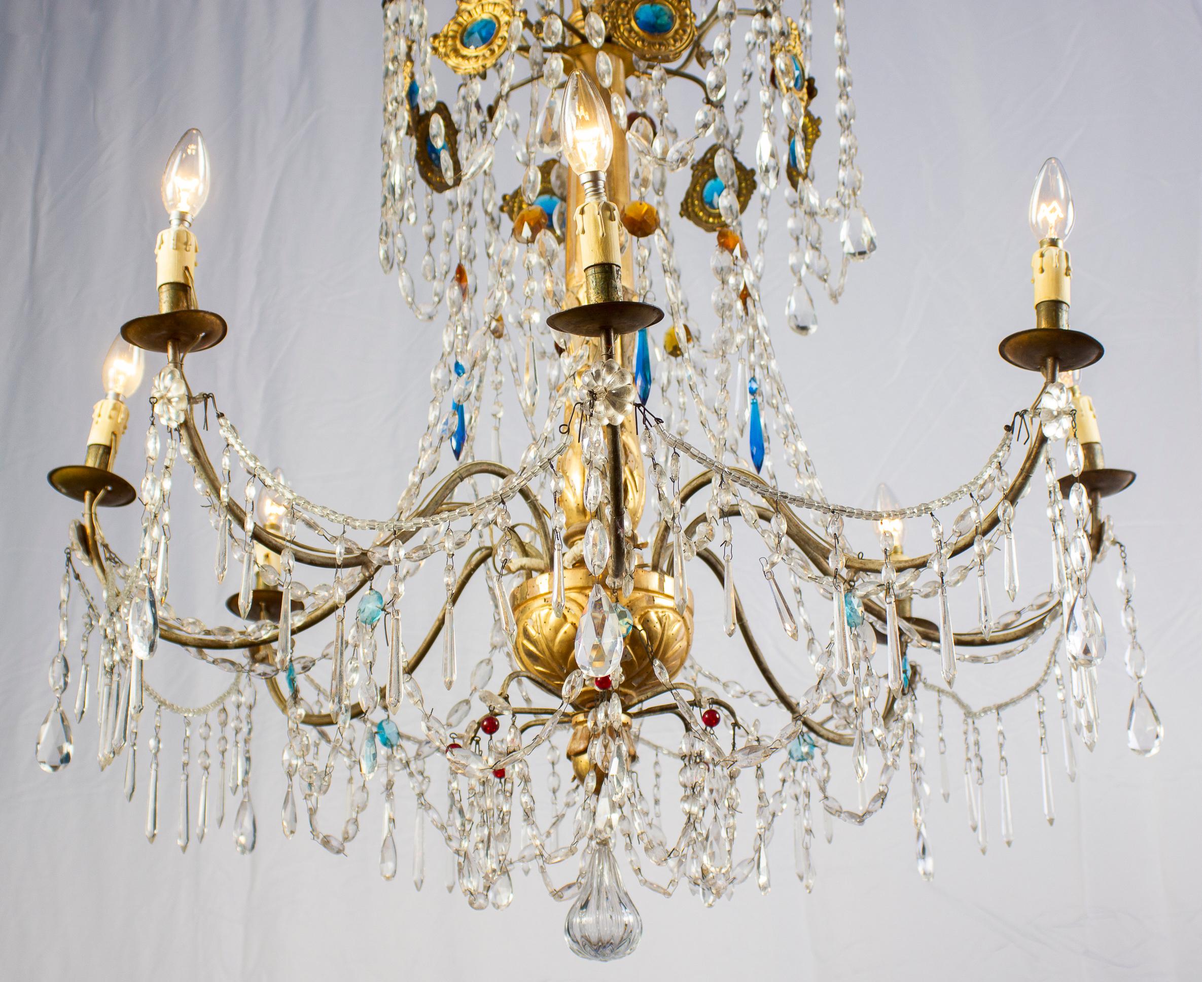 Preciosa araña italiana de madera dorada y cristal del siglo XVIII Génova 1760 Vidrio cortado en venta