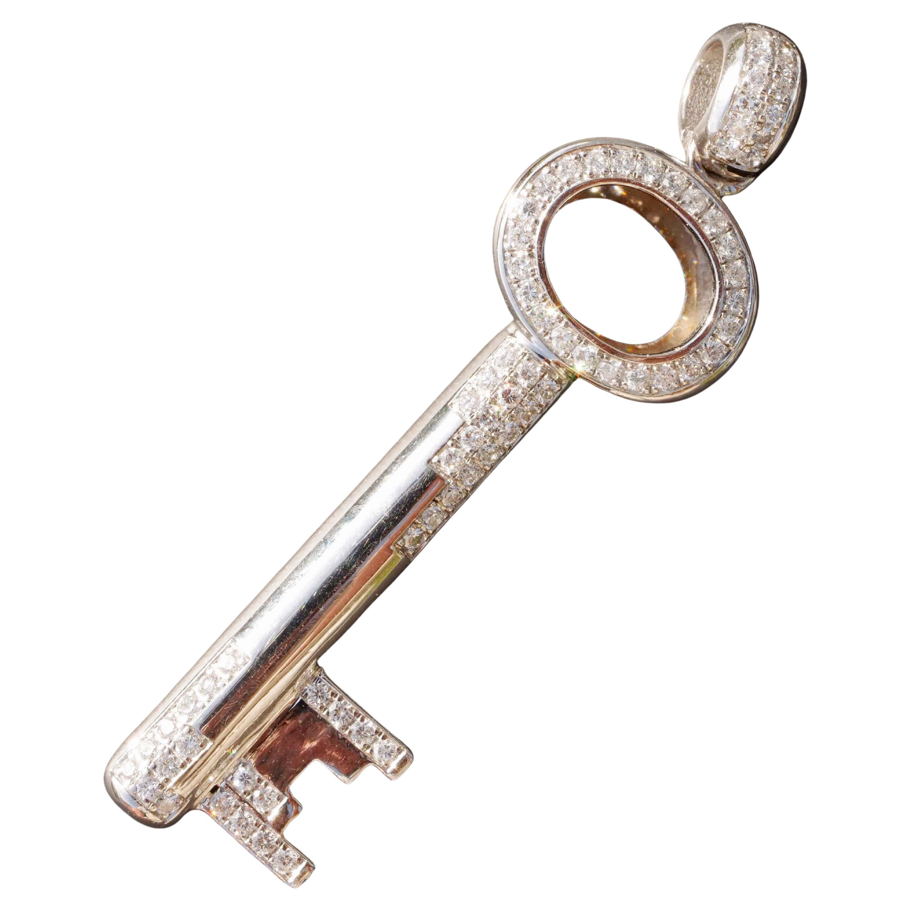 Pendentif clé précieuse en or blanc massif 18 carats avec fleurons totalisant 1 carat poids total IF-VVS Excellent état - En vente à Viena, Viena