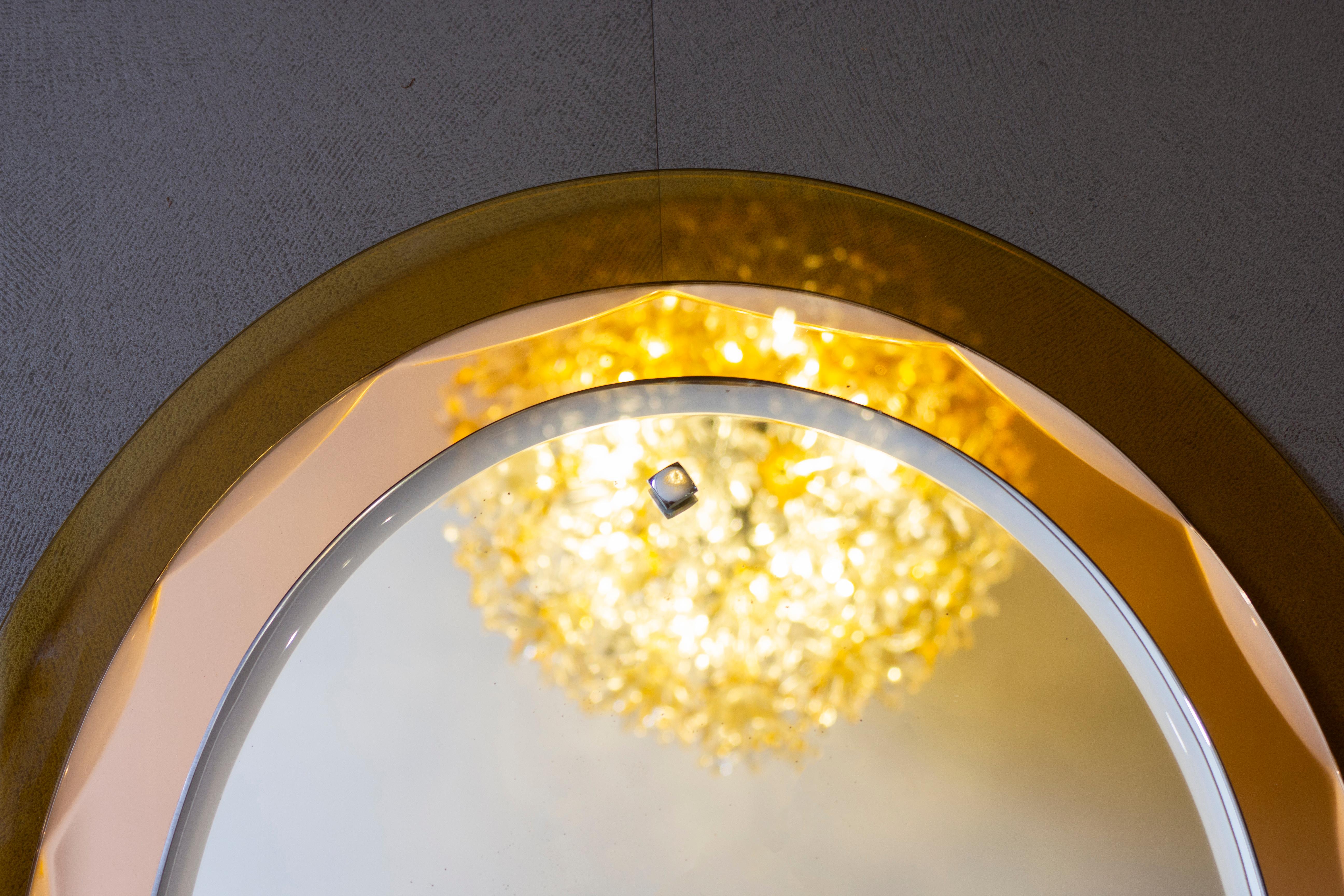 Precious Oval Shaped Mirror Attributed to Max Ingrand for Fontana Arte, 1960s In Good Condition For Sale In Rome, IT