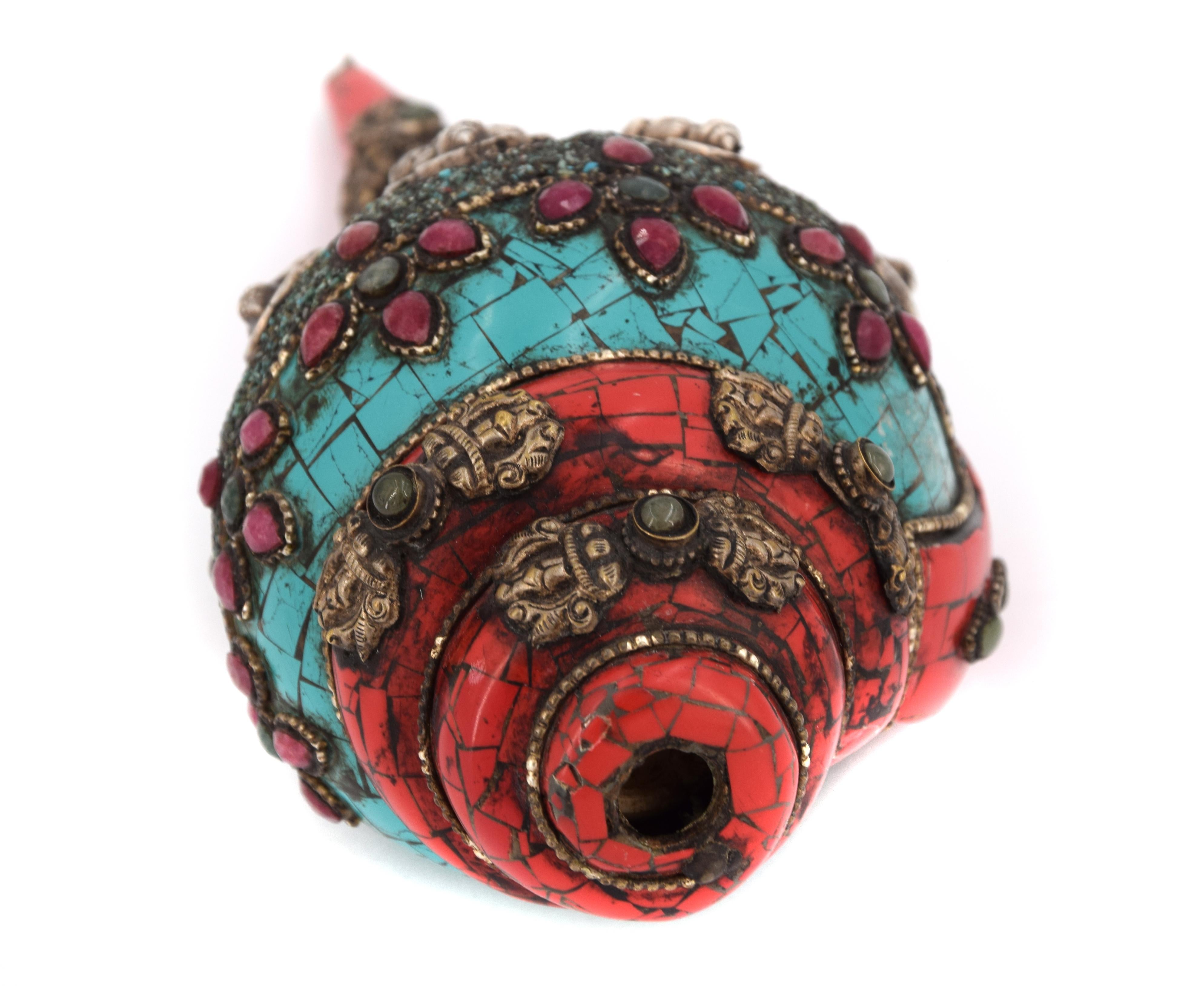 Precious Tibetan shell with colored stones and silver Buddha little decoration. Red and blue enamel. 

This artwork is shipped from Italy. Under existing legislation, any artwork in Italy created over 70 years ago by an artist who has died