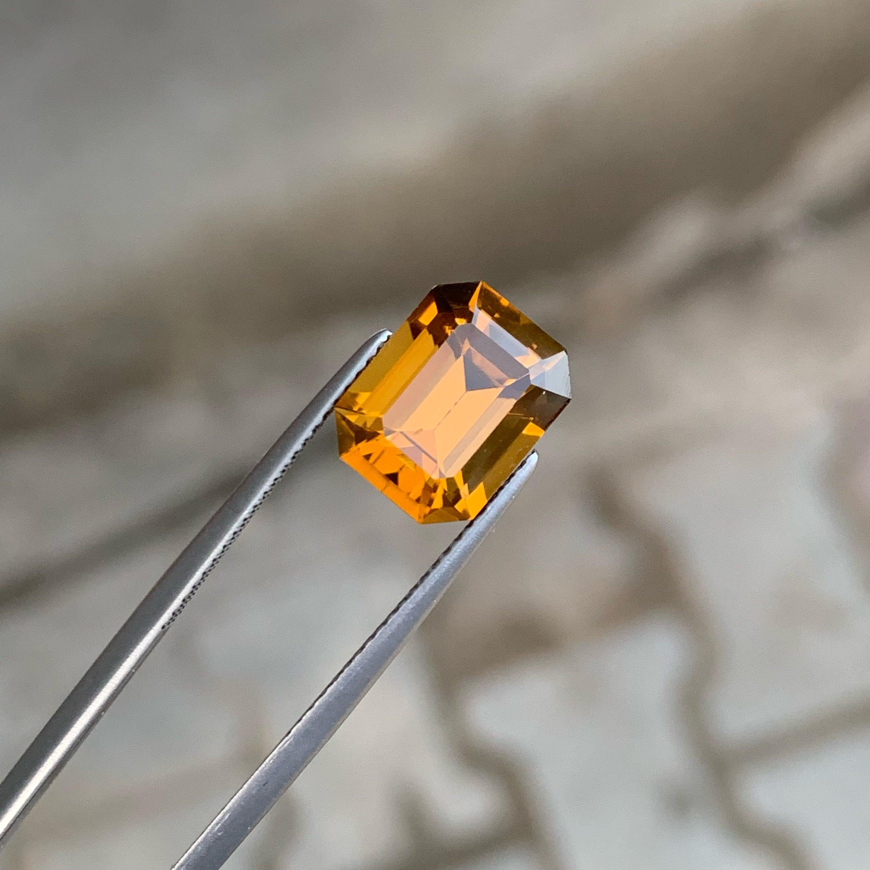 Modern Precise Emerald Cut Honey Citrine Stone 4.80 CTS Natural Citrine for Jewellery For Sale