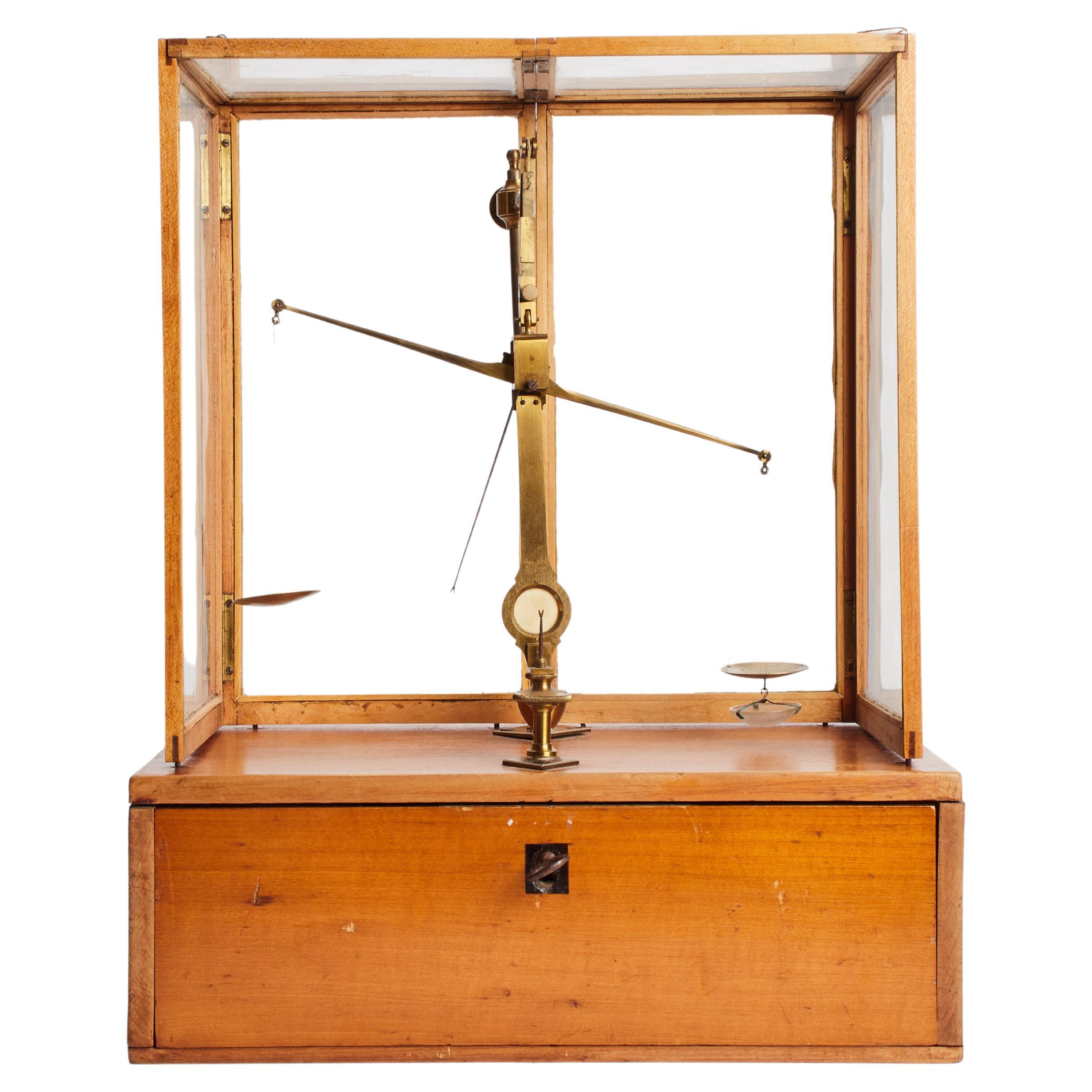 Precision demountable scale for travel, France 1880.   For Sale