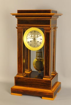 Präzisionstisch Regulator mit Kalender, Nicole et Paris