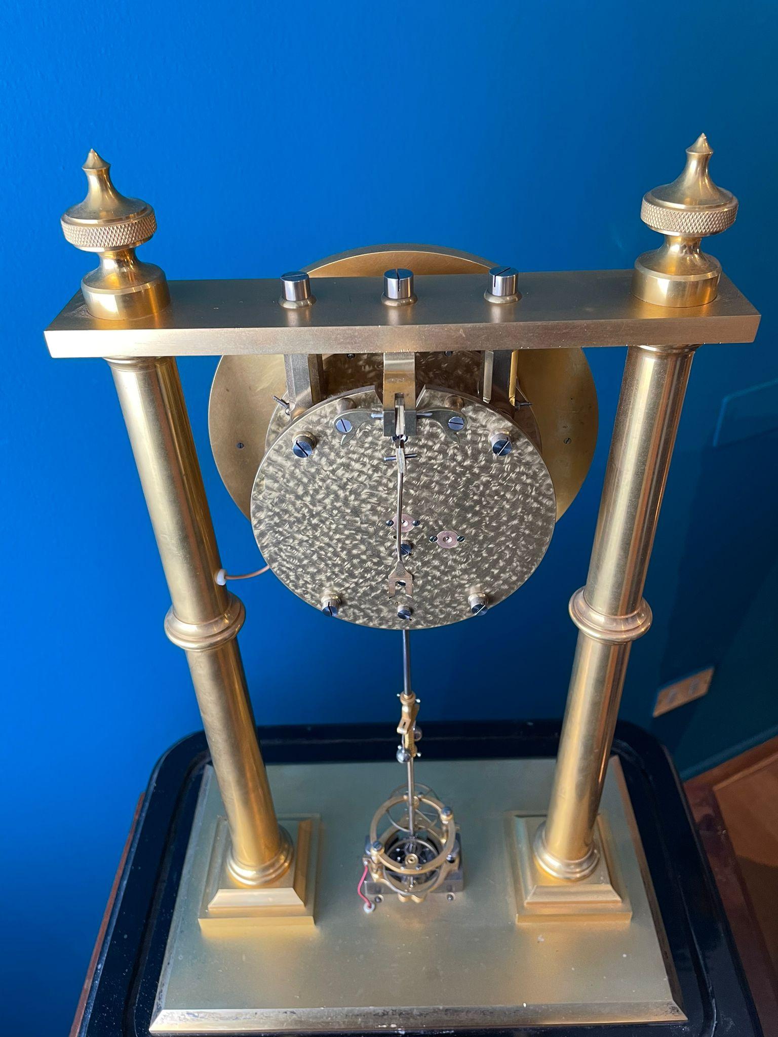 20th Century precision table regulator with electric winding system BRUXELLES XX century For Sale