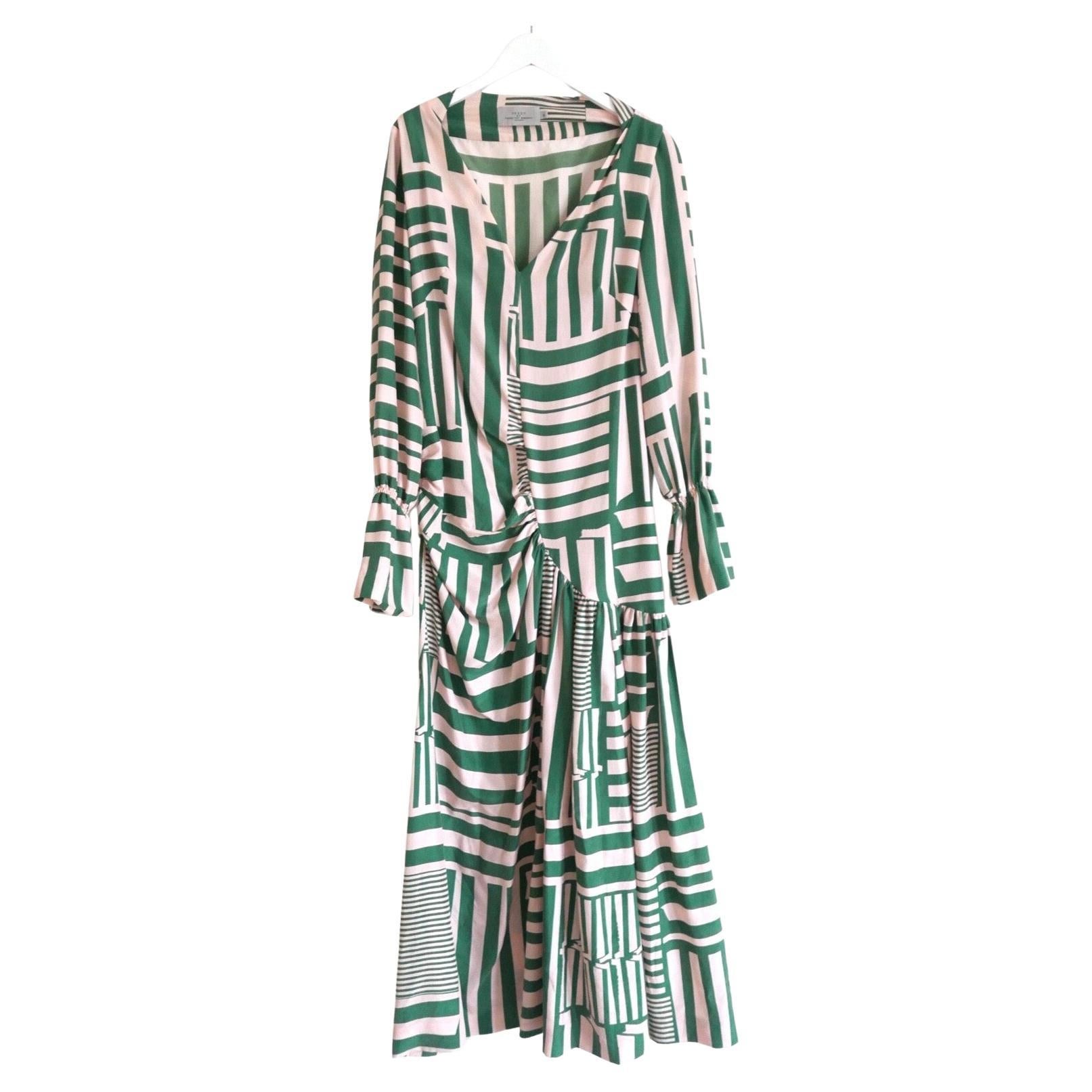Preen By Thornton Bregazzi Robe longue en soie géométrique rose et verte en vente