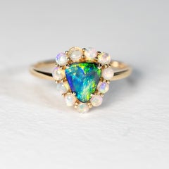 Anello Preety Boulder con fiore d'opale e cristallo d'aureola in oro giallo 14 carati