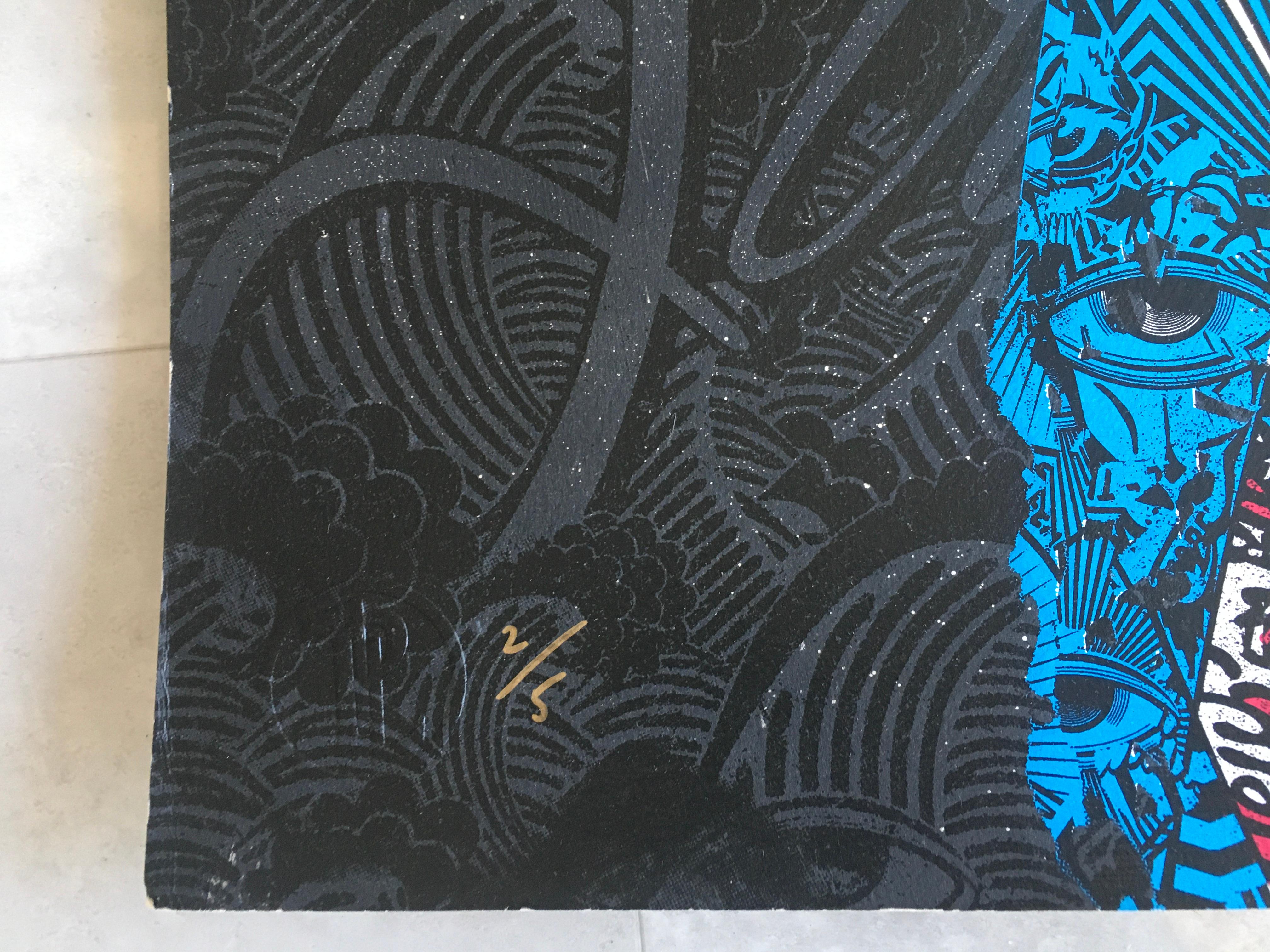 La felicidad es cara - Edición negra/rosa, decorada a mano - Figurative Print Negro de Prefab77
