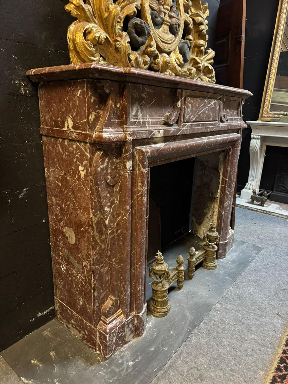 Fine France Red marble fireplace with white veins, italy In Good Condition For Sale In Cuneo, Italy (CN)