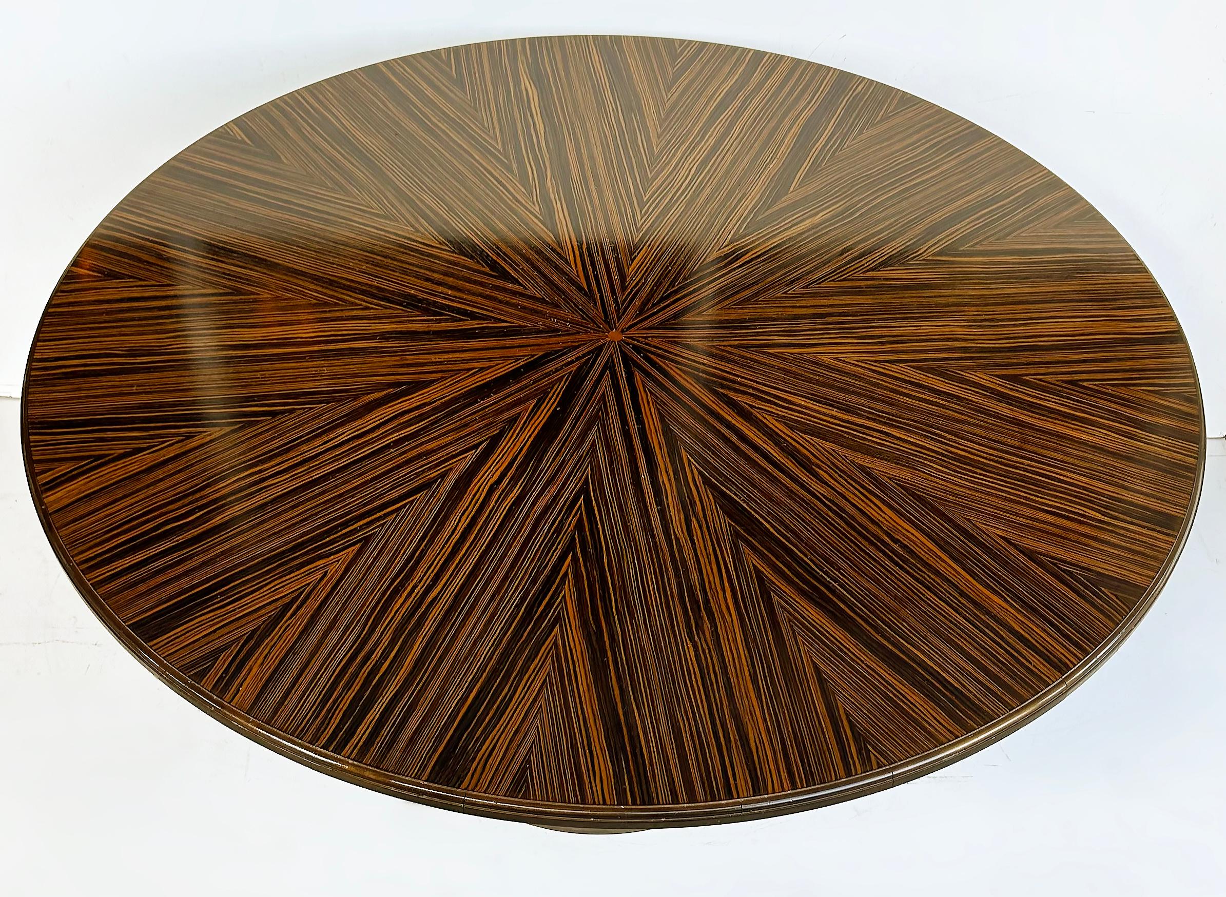 Pregno SRL Runder Esszimmertisch mit Pedestal aus Makassar-Ebenholz, Italien  Art Deco Stil (Art déco) im Angebot