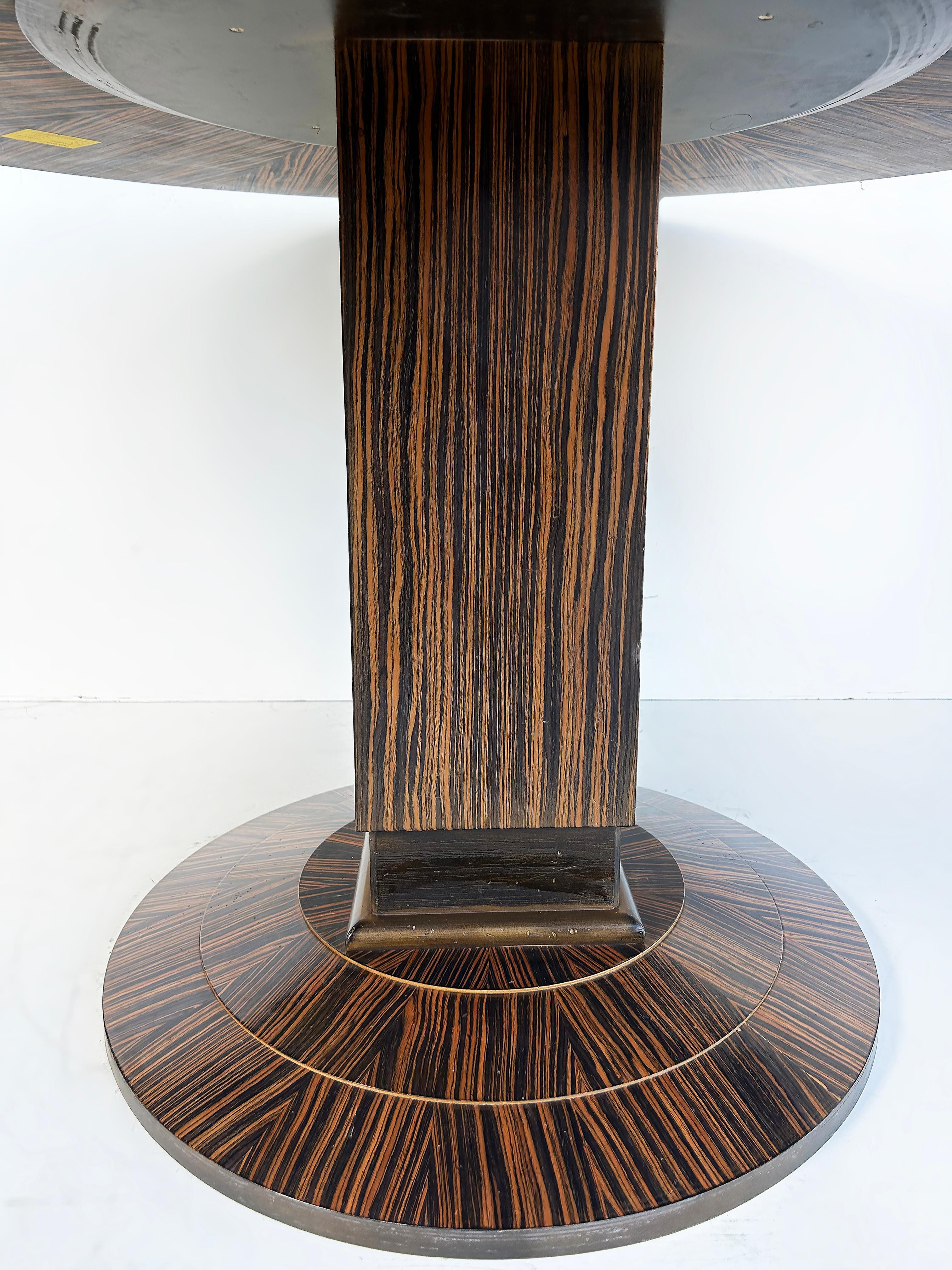 Pregno SRL Runder Esszimmertisch mit Pedestal aus Makassar-Ebenholz, Italien  Art Deco Stil (Furnier) im Angebot