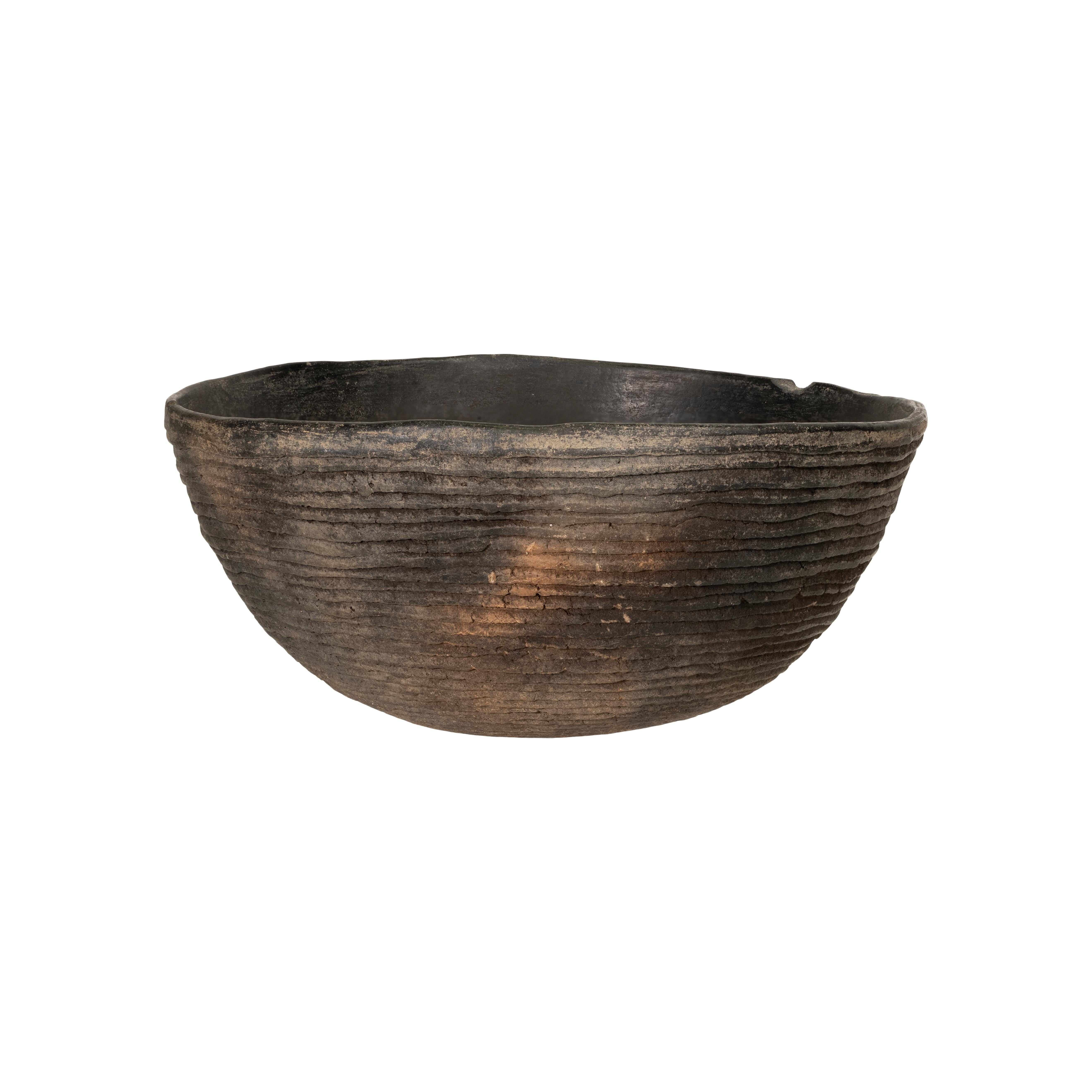 use wear on mimbres painted bowls