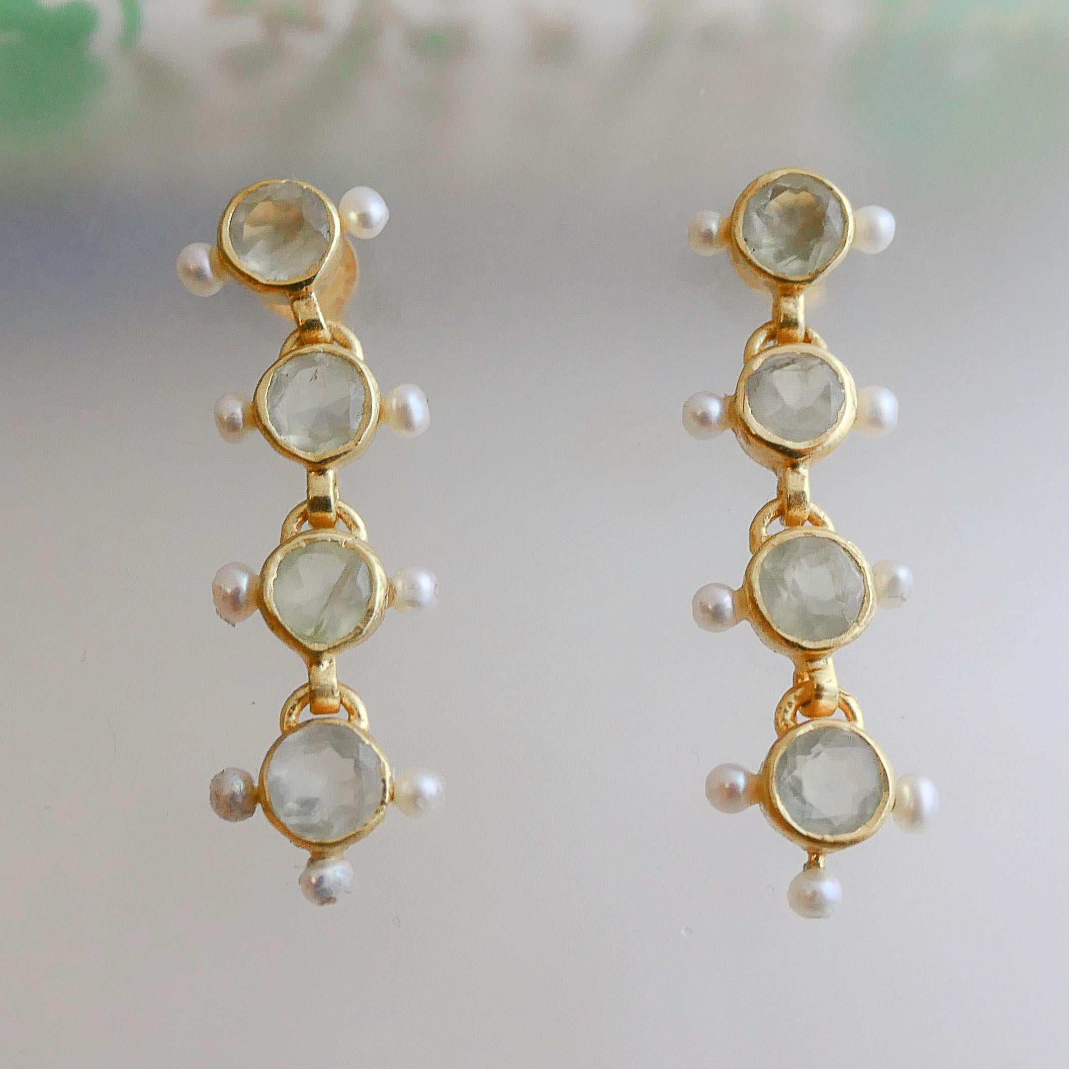 5mm prehnite and small freshwater pearls are set in gold plated sterling silver. The length is 3.5 cm