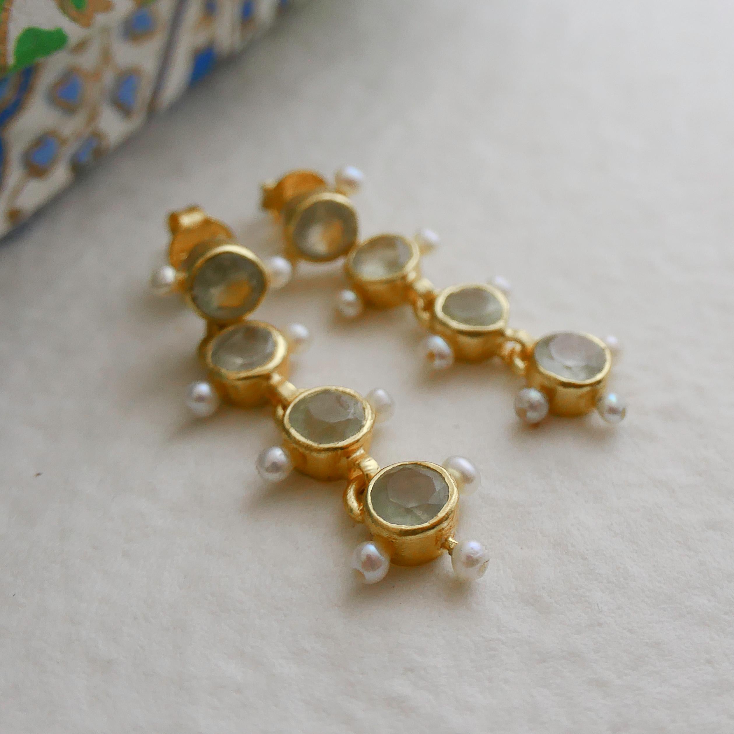 Prehnite and Cultured Pearl Gold Plated Sterling Silver Post Drop Earrings In New Condition For Sale In Oslo, 03
