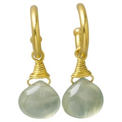 Gocce di prehnite su cerchi in oro 22 carati