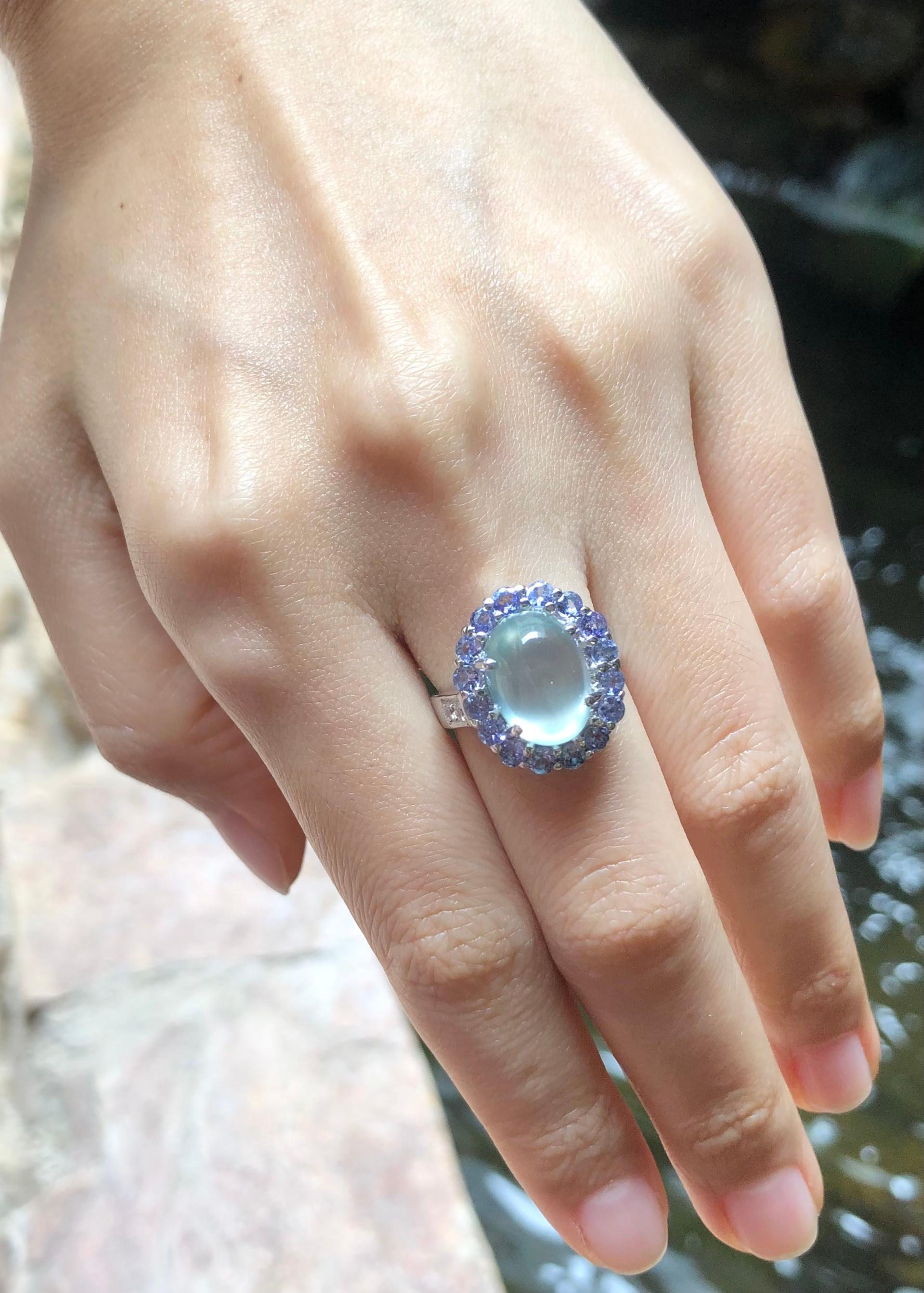 Contemporary Prehnite, Tanzanite with Cubic Zirconia Ring set in Silver Settings For Sale
