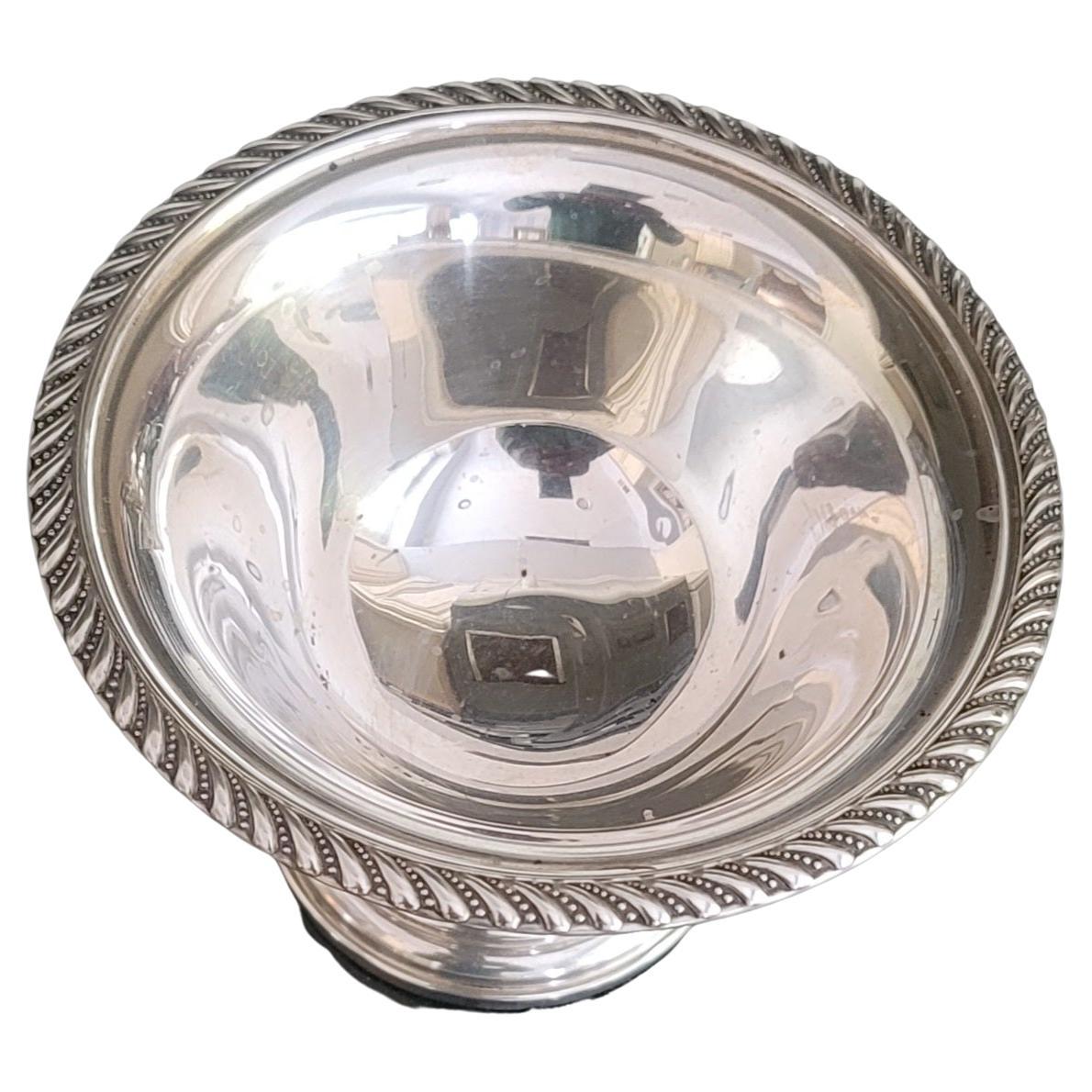 A Preisner Silver Company Footed and Weighted Sterling Silver Candy or Nut Dish with flower design rim, in good vintage condition.
Measures 5 1/8