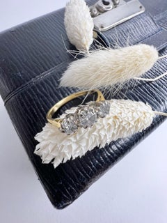 Bague de fiançailles d'occasion en or 18 carats à 3 pierres et diamants