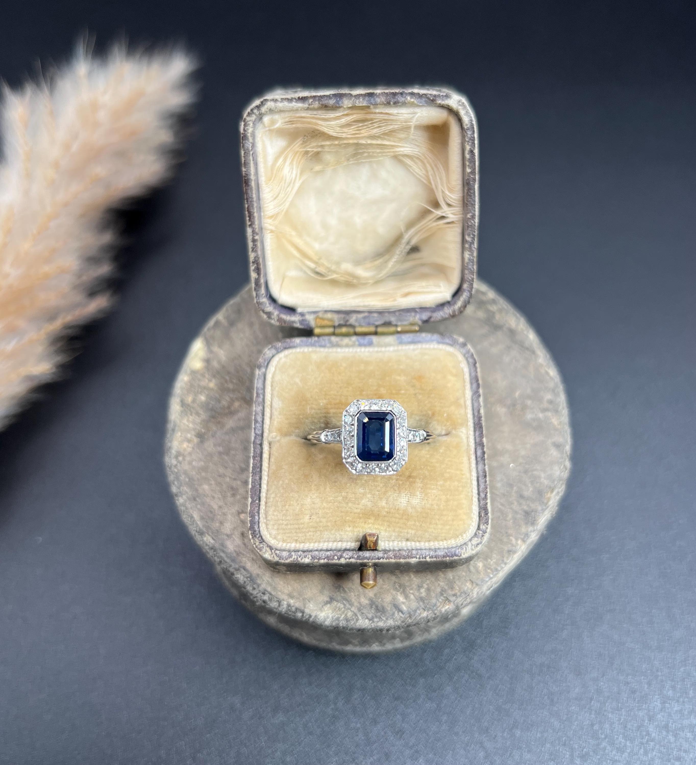 Preloved 18ct Weißgold, Art Deco Style Saphir & Diamant Rechteckige Cluster im Angebot 6